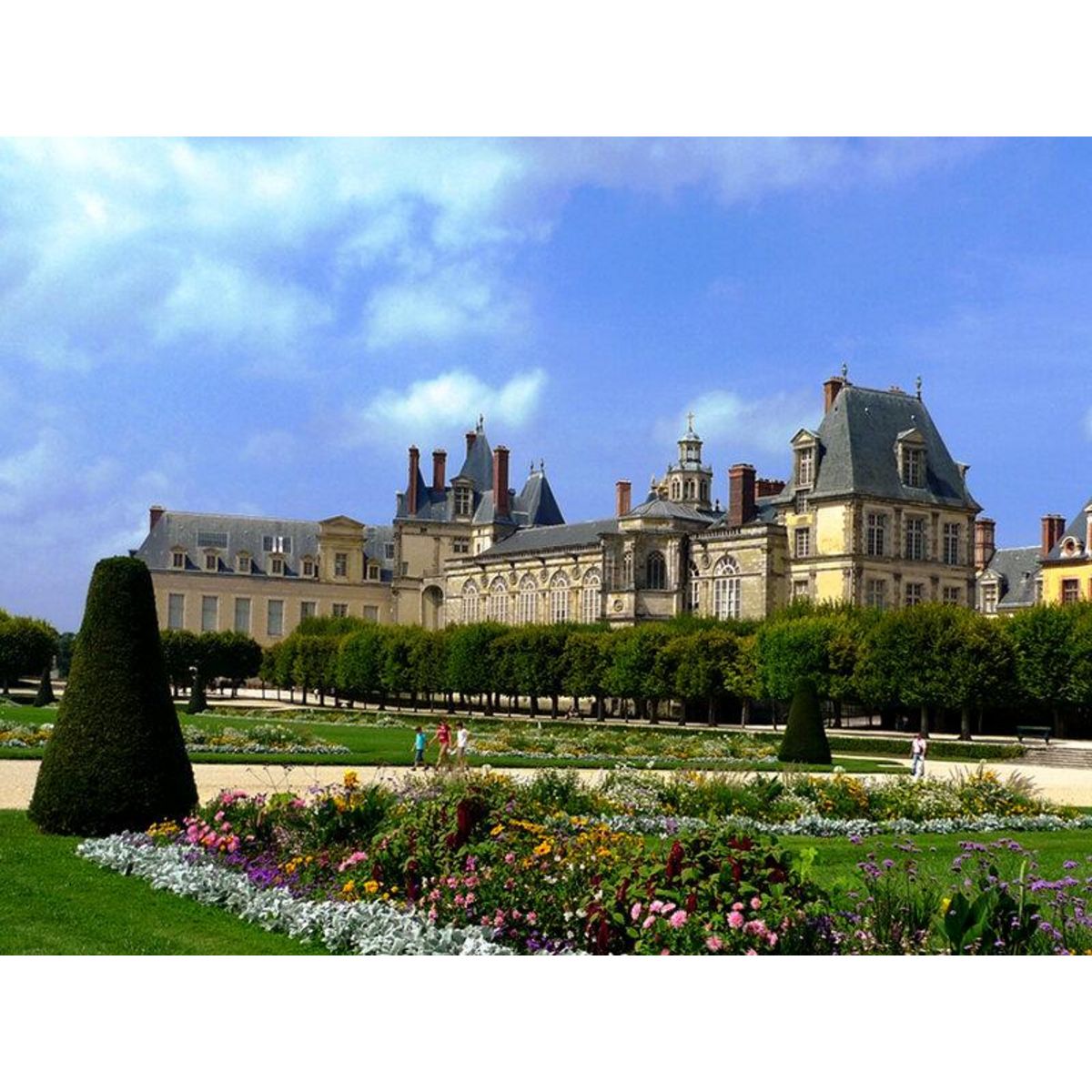 Smartbox Découverte des secrets du château de Fontainebleau : 1 entrée pour 4 personnes - Coffret Cadeau Sport & Aventure