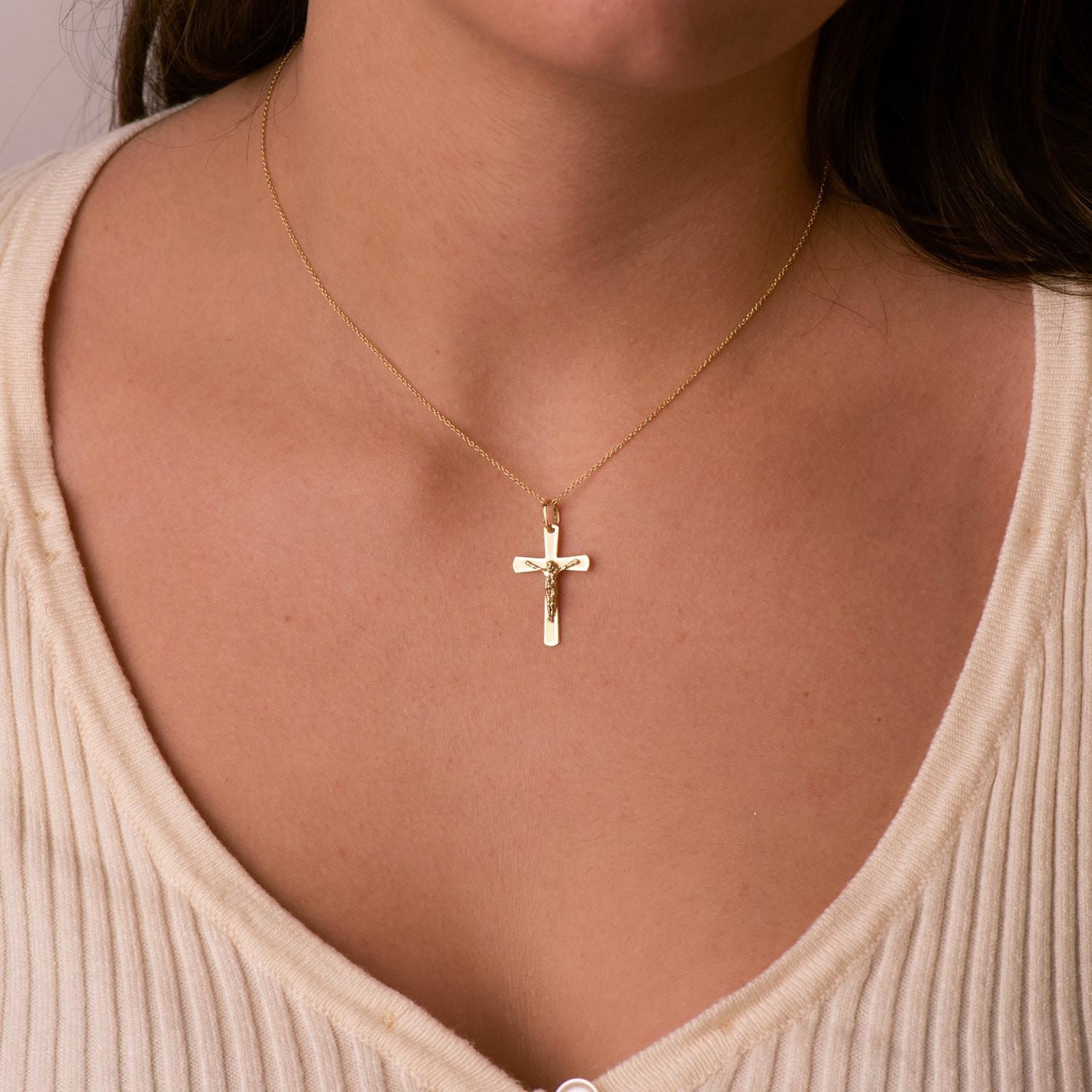 Voir la diapositive 2 : L'ATELIER D'AZUR Pendentif  - Médaille Christ sur la Croix Or 18 Carats 750 Jaune - Chaine Offerte