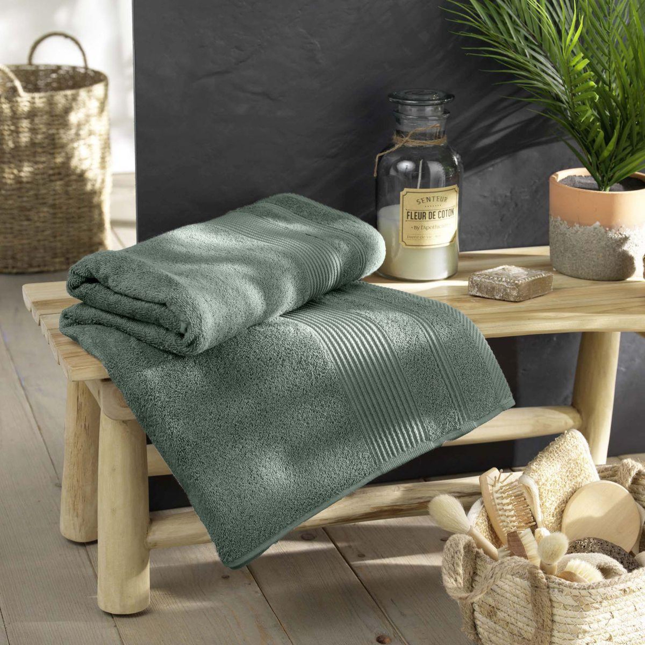 Voir la diapositive 4 : Douceur d'Intérieur Drap de bain  tendresse  90x150cm vert cèdre