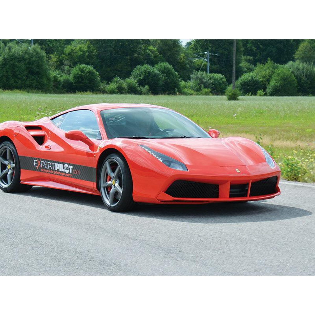 Smartbox Pilotage d'exception : 6 tours en Ferrari F488 sur le circuit de Dijon-Prenois - Coffret Cadeau Sport & Aventure