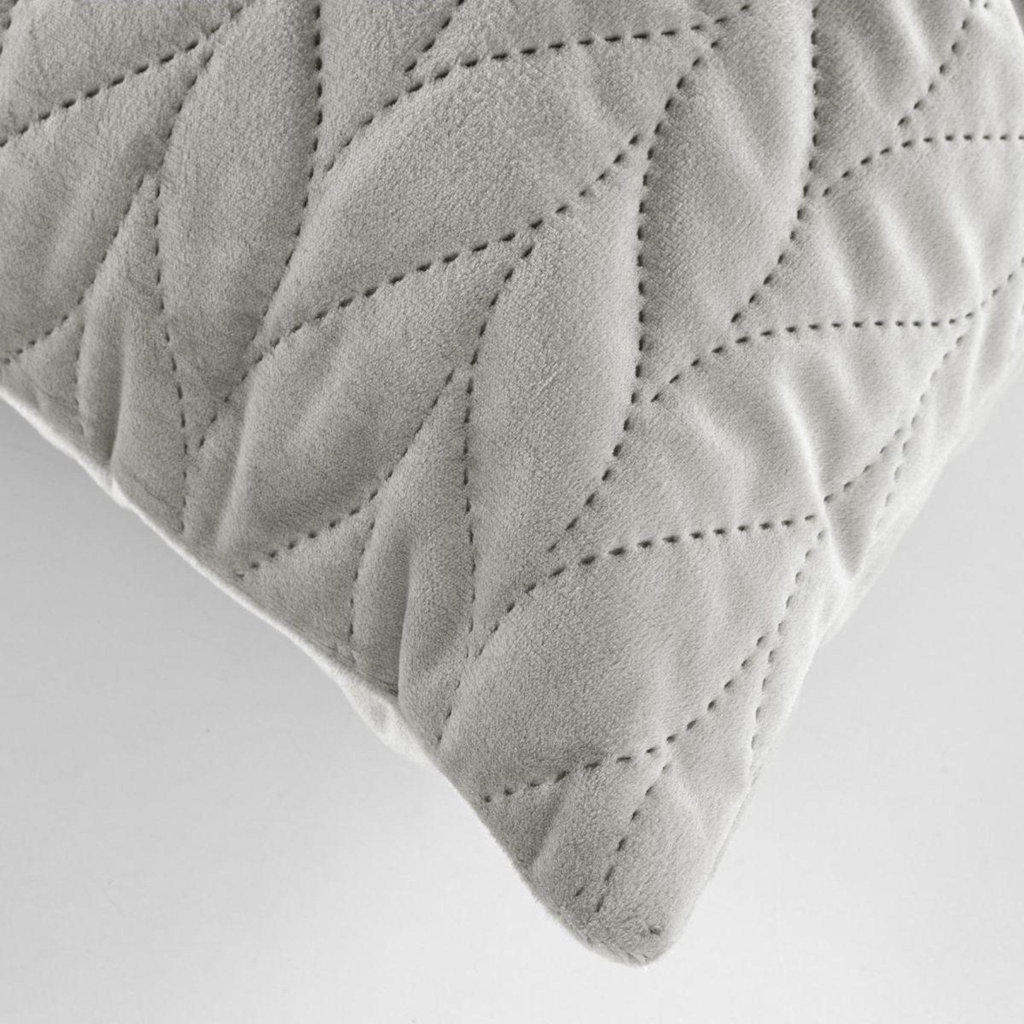Voir la diapositive 3 : Douceur d'Intérieur Housse de coussin en velours  daisy  40x40cm gris