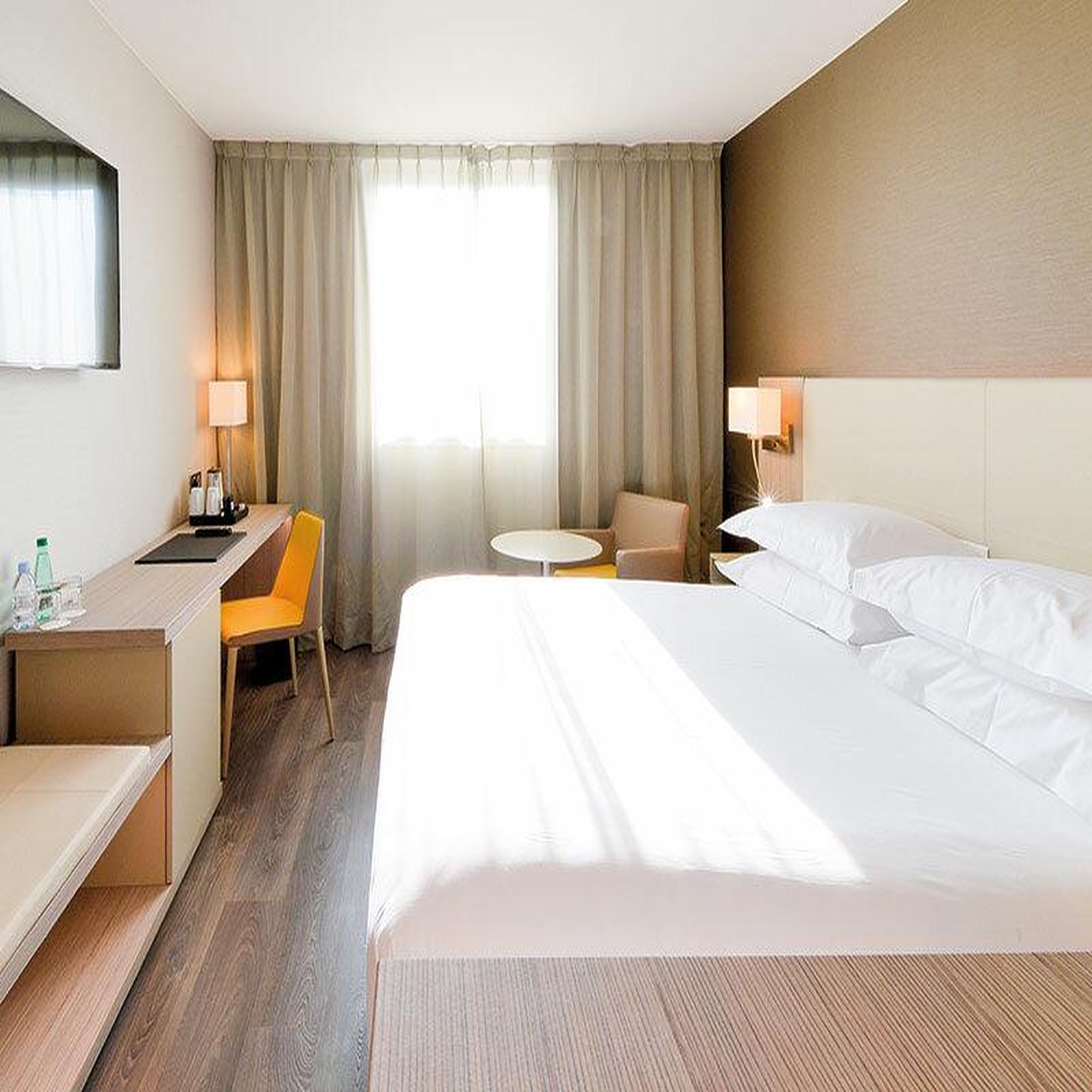 Voir la diapositive 5 : Smartbox Séjour de 2 jours en hôtel 3* ou 4* à marseille - coffret cadeau séjour