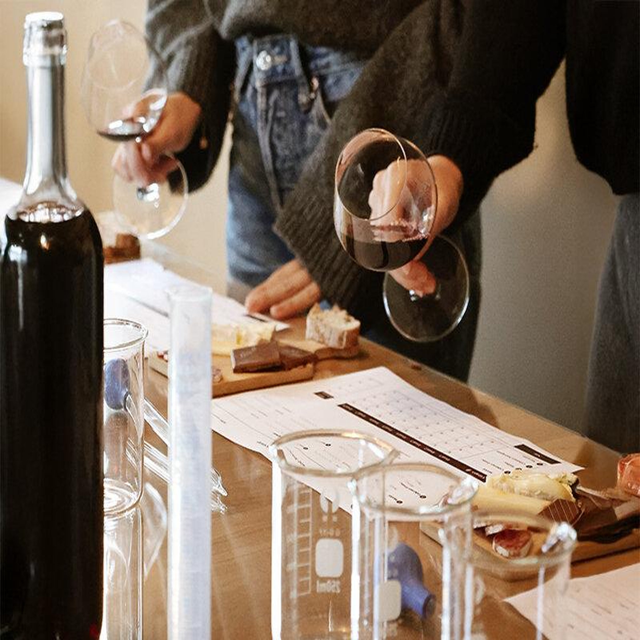 Voir la diapositive 3 : Smartbox Dégustation de vins, création avec assemblage d'une cuvée personnalisée à bordeaux pour 1 personne - coffret cadeau gastronomie