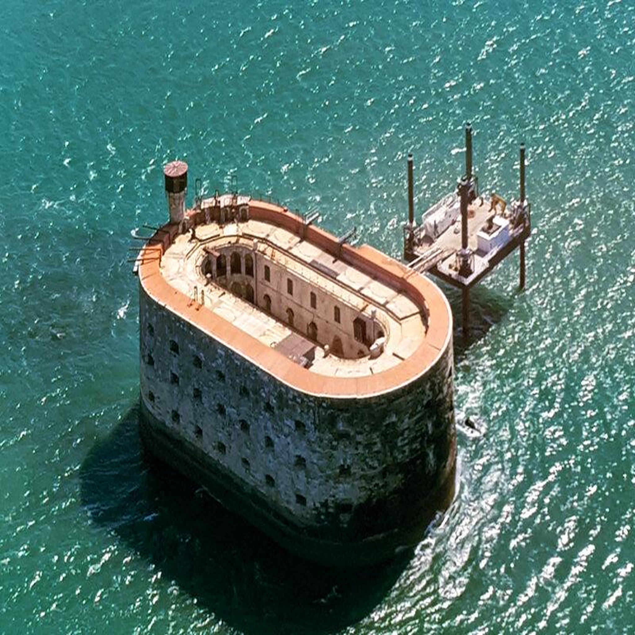 Voir la diapositive 3 : Smartbox Vol de 30 minutes en ULM multiaxe au-dessus du fort Boyard et de l'île d'Oléron pour 1 personne - Coffret Cadeau Sport & Aventure