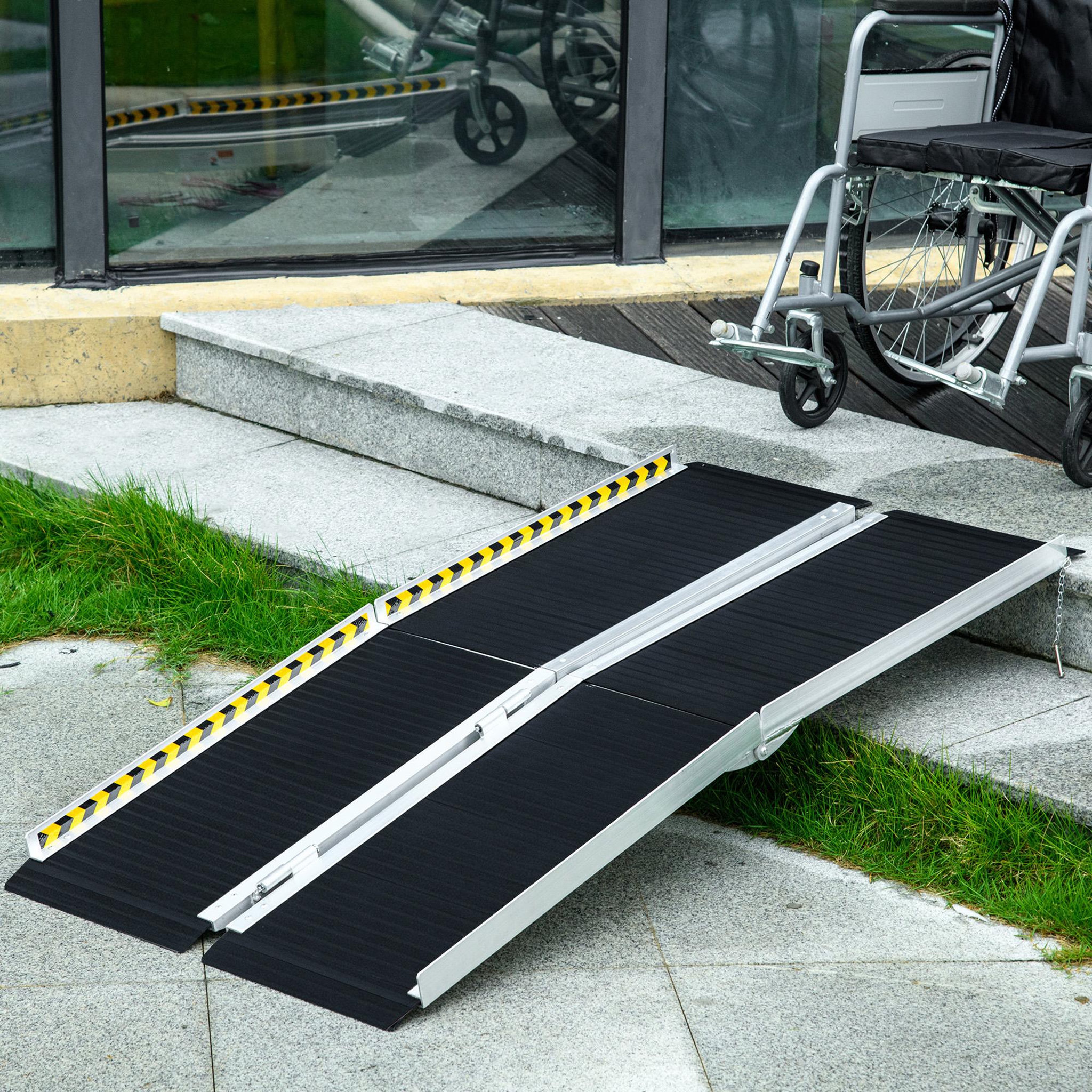 Voir la diapositive 2 : HOMCOM Rampe de fauteuil roulant rampe de chargement rampe d'accès antidérapante pliable avec bordures de sécurité max. 272 kg dim. 152l x 73l cm alu. Noir