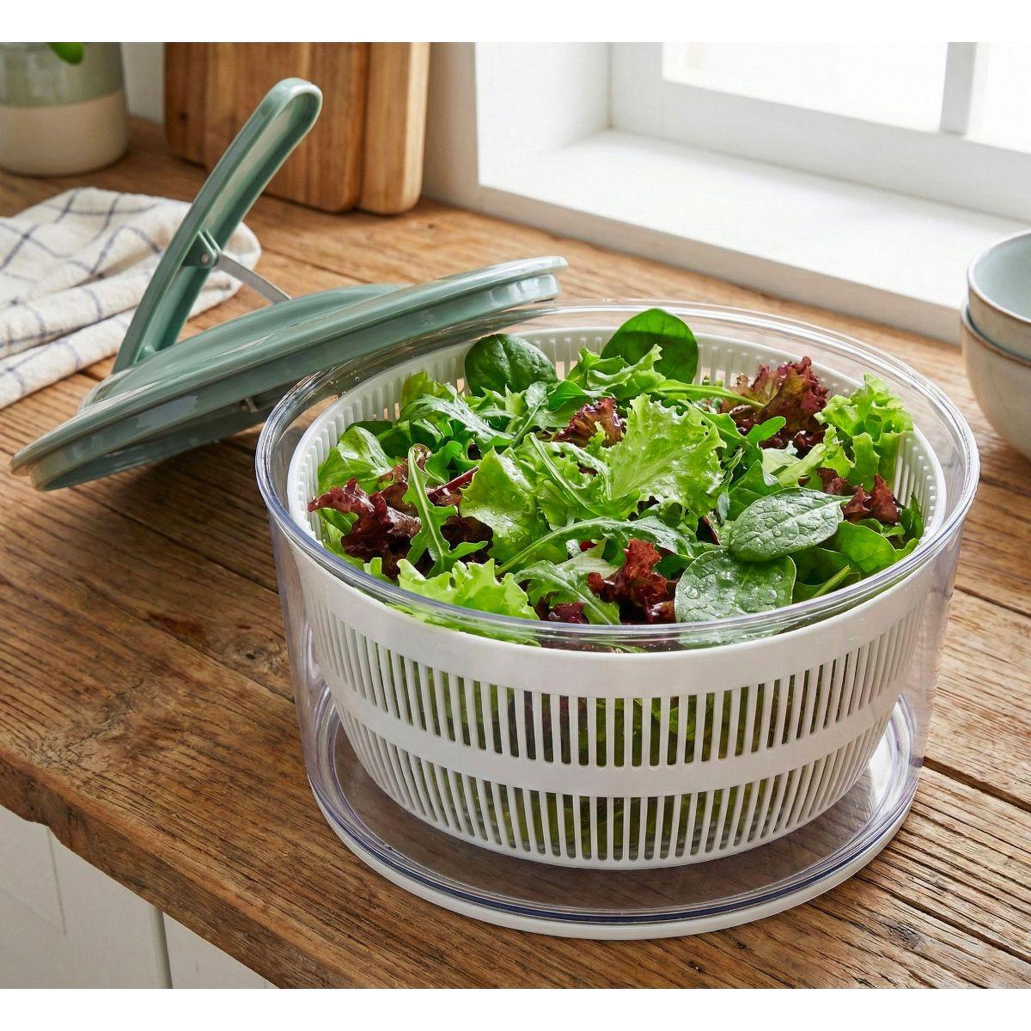 Voir la diapositive 3 : ESSENTIEL B Essoreuse à salade 24cm vert sauge