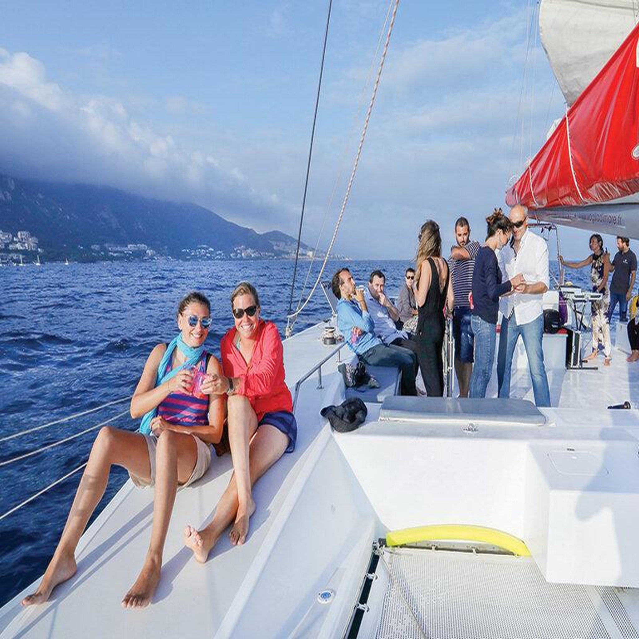 Voir la diapositive 4 : Smartbox Excursion de 3h30 en catamaran à Ajaccio avec snorkeling et dégustation pour 2 - Coffret Cadeau Sport & Aventure
