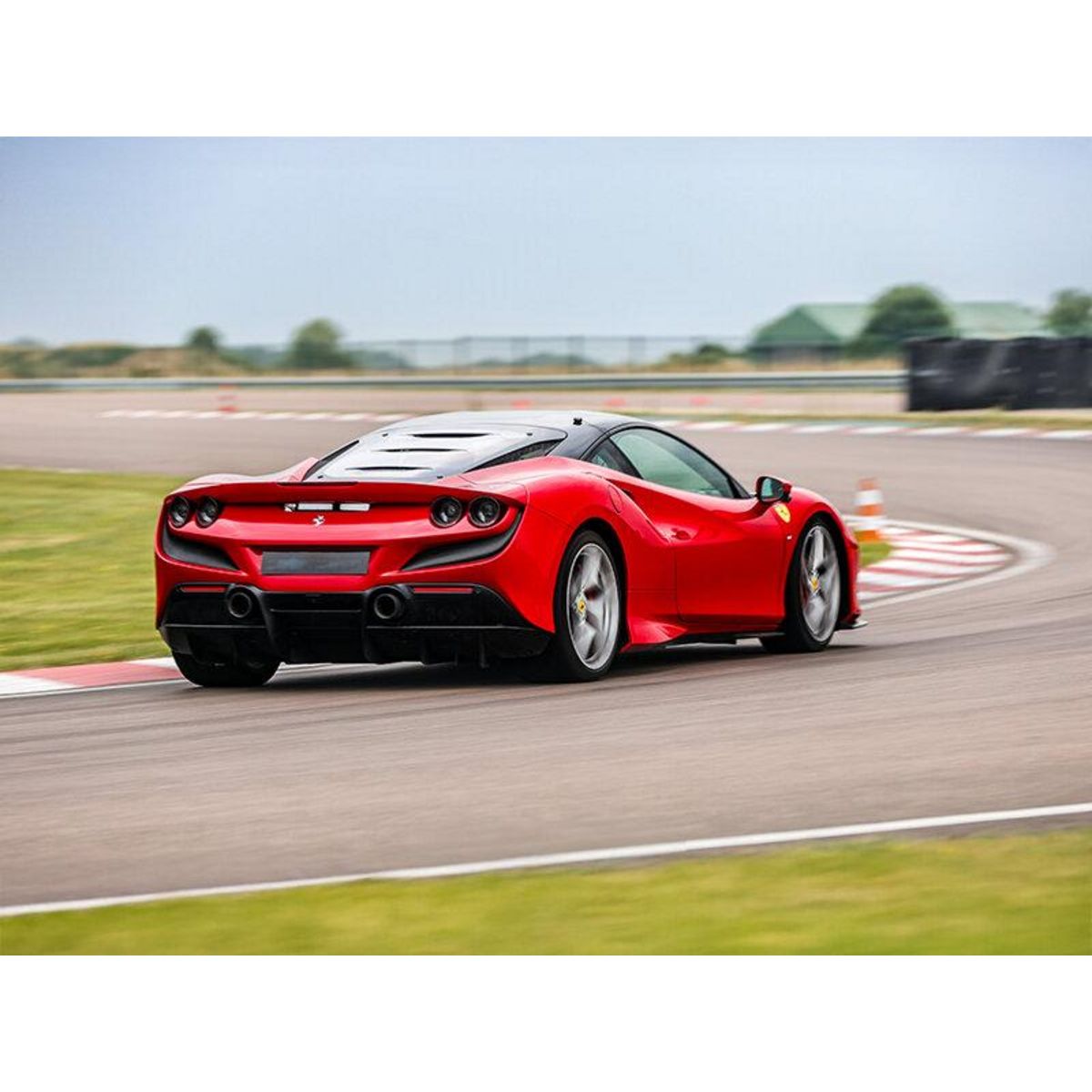 Smartbox Stage de pilotage : 3 tours de circuit au volant d'une Ferrari 488 GTB - Coffret Cadeau Sport & Aventure