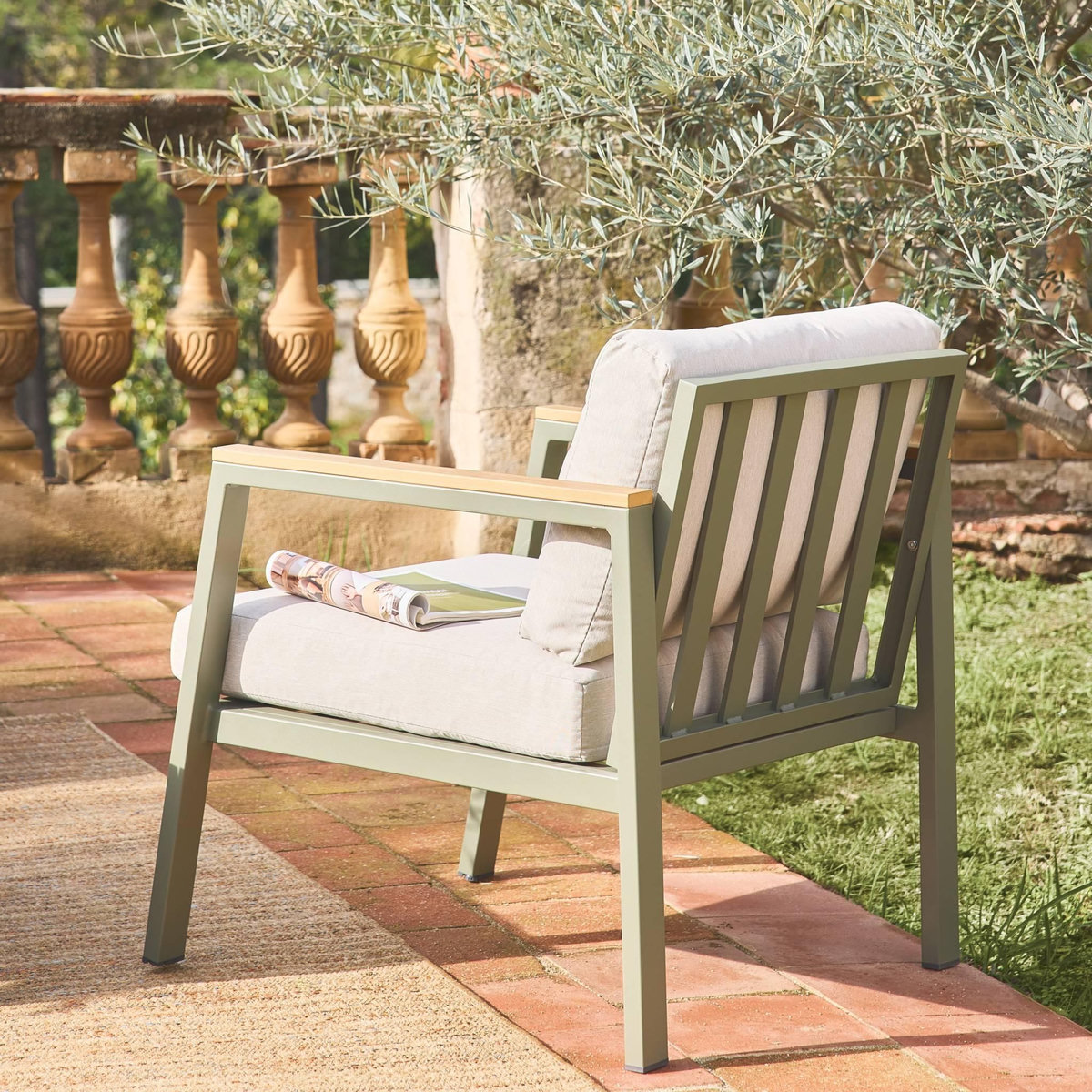 SWEEEK Salon de jardin Casoria, aluminium et polywood 4 places, 1 canapé, 2 fauteuils, 1 table basse