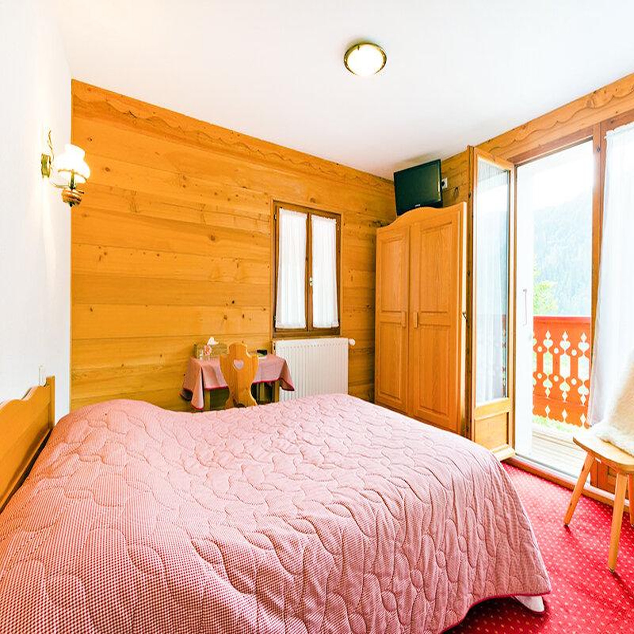 Voir la diapositive 2 : Smartbox Séjour de 2 jours dans les alpes avec dîner 4 plats - coffret cadeau séjour