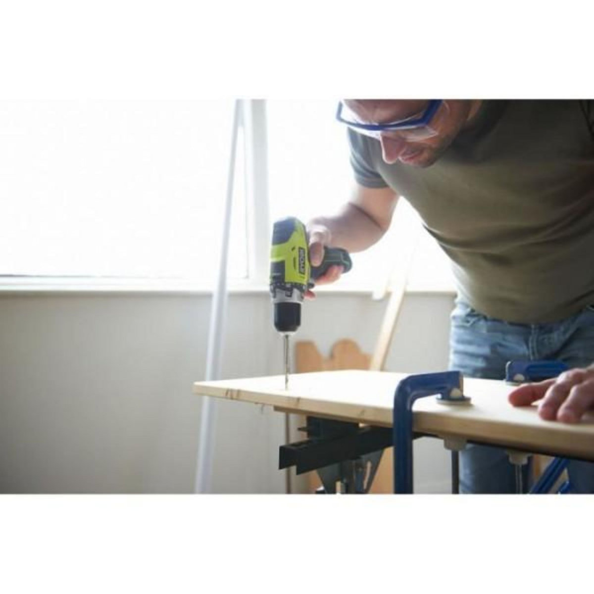 Ryobi RYOBI - Perceuse-visseuse 12V - 1 vitesse - 25 Nm - 24 positions - mandrin 10 mm + 2 batteries 2 Ah, chargeur & sac - RCD1201-22