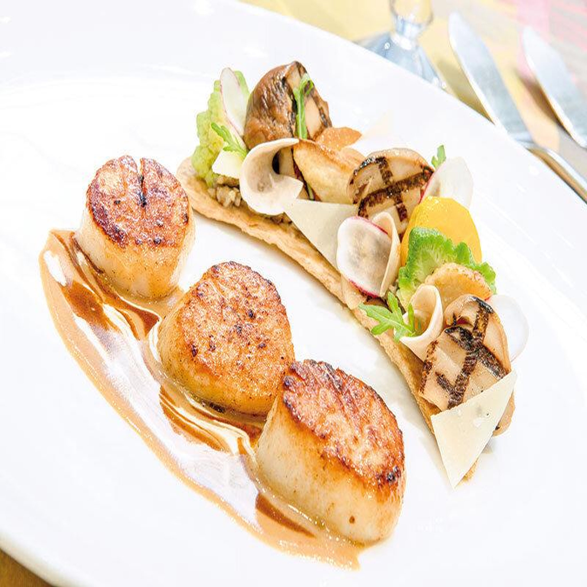 Voir la diapositive 4 : Smartbox Dîner romantique menu 3 plats à nice - coffret cadeau gastronomie