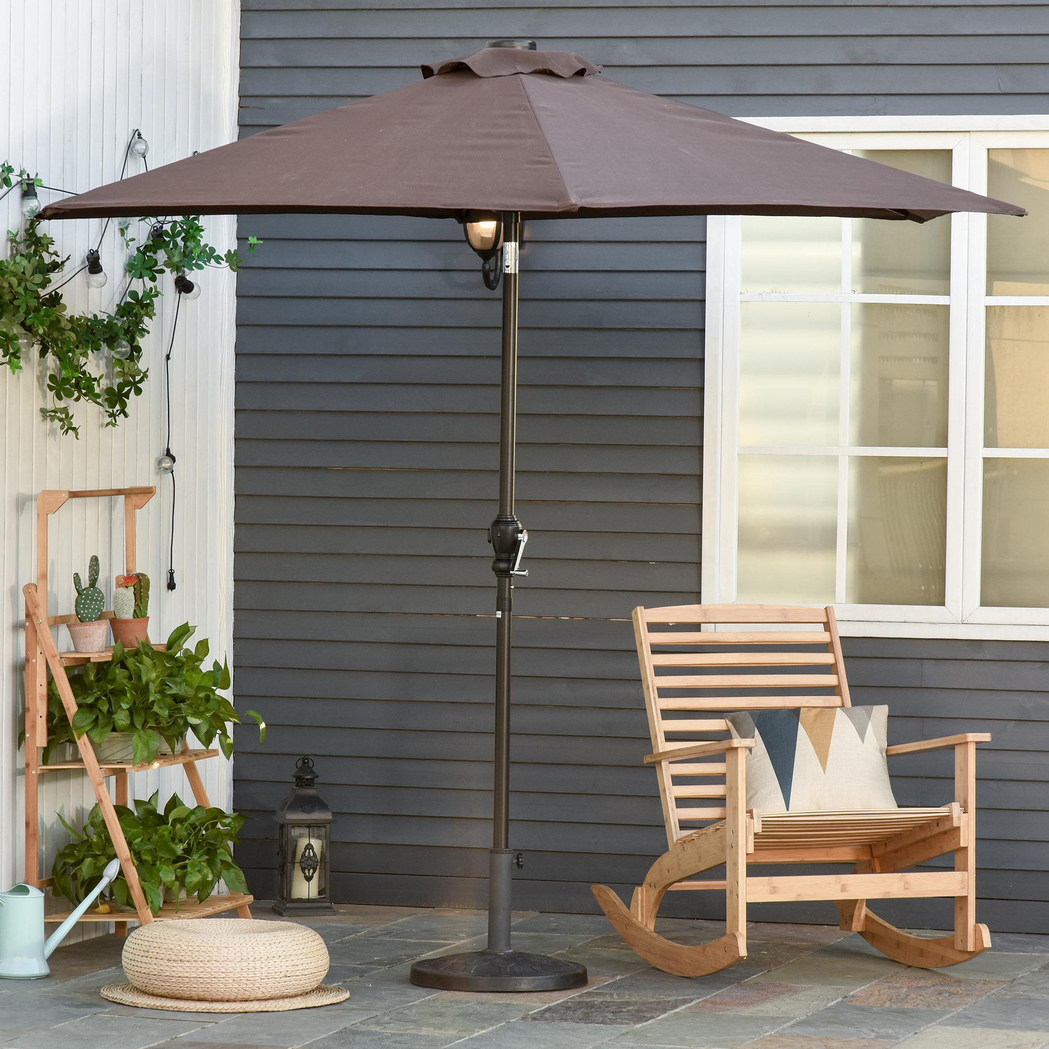 Voir la diapositive 4 : OUTSUNNY Parasol lumineux octogonal inclinable Ø 2,67 x 2,4H m parasol LED solaire métal polyester haute densité 180 g/m² chocolat