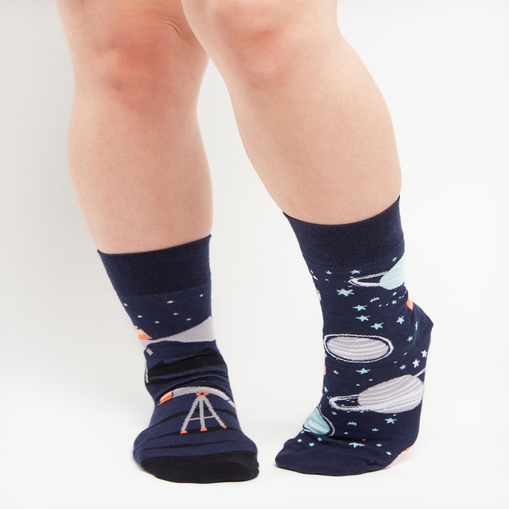 Voir la diapositive 2 : DEDOLES Chaussettes univers profond