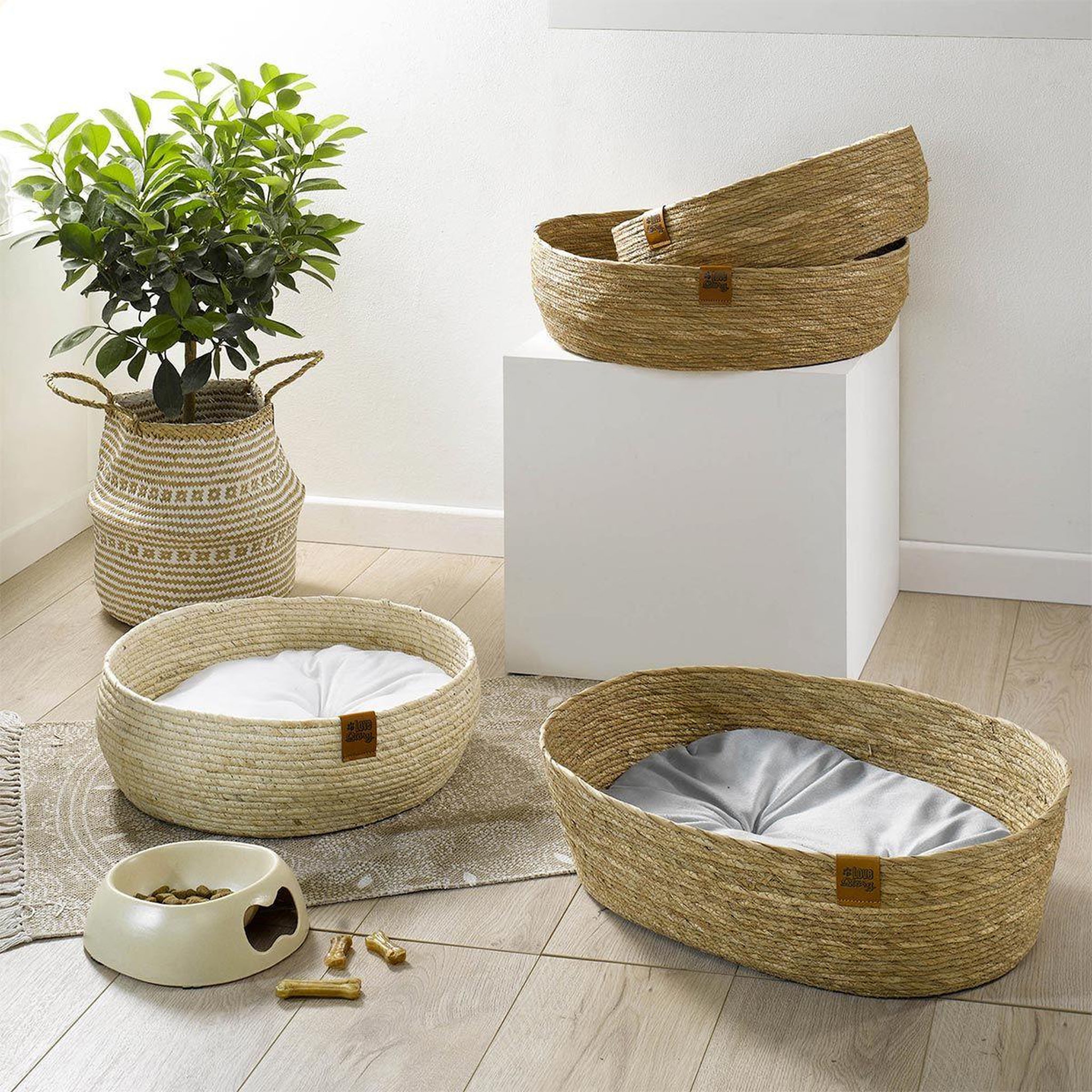 Voir la diapositive 3 : LOVE STORY Lot de 2 paniers pour chien & chat  nomade  57cm naturel