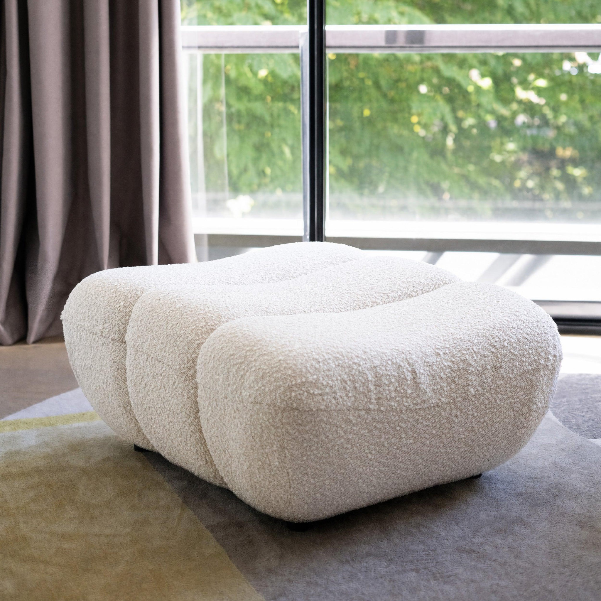 Voir la diapositive 2 : MAISON PAVANE Pouf repose-pieds en tissu bouclé blanc-teddy