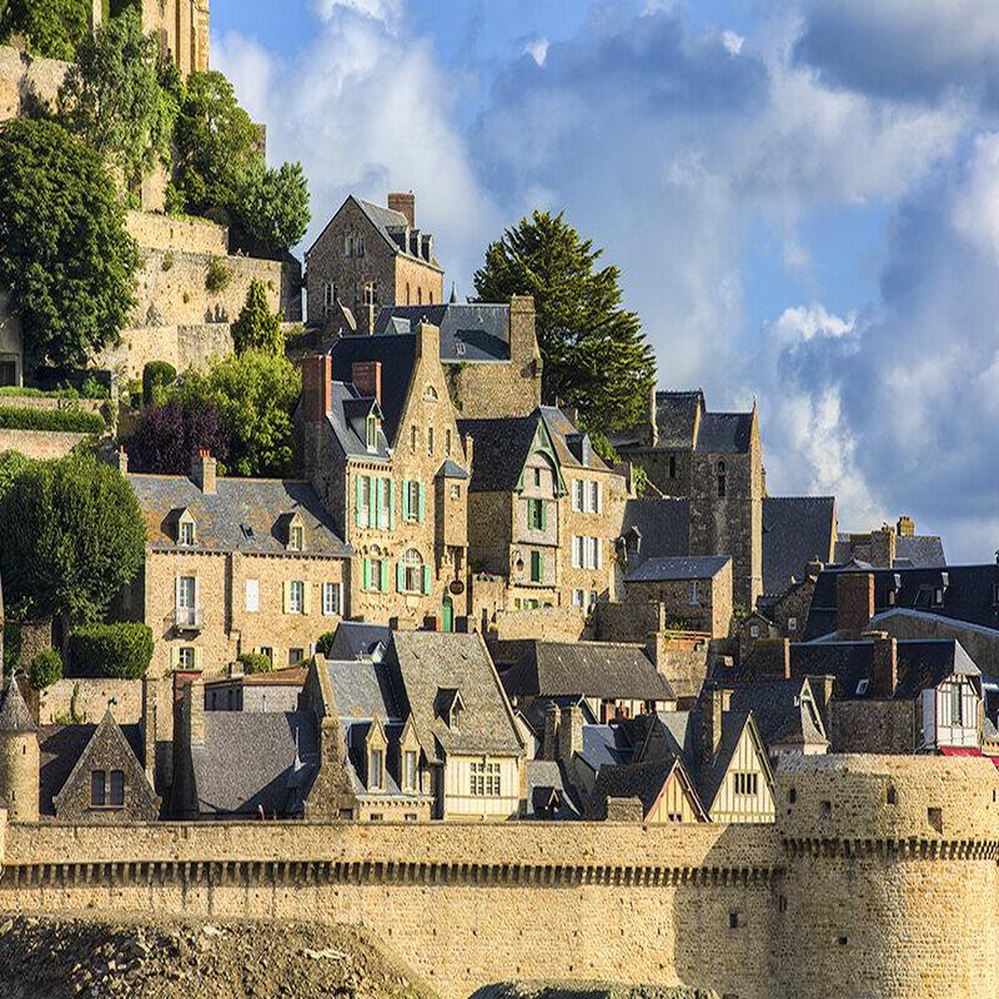 Voir la diapositive 2 : Smartbox Visite guidée du Mont-Saint-Michel pour 5 personnes - Coffret Cadeau Multi-thèmes