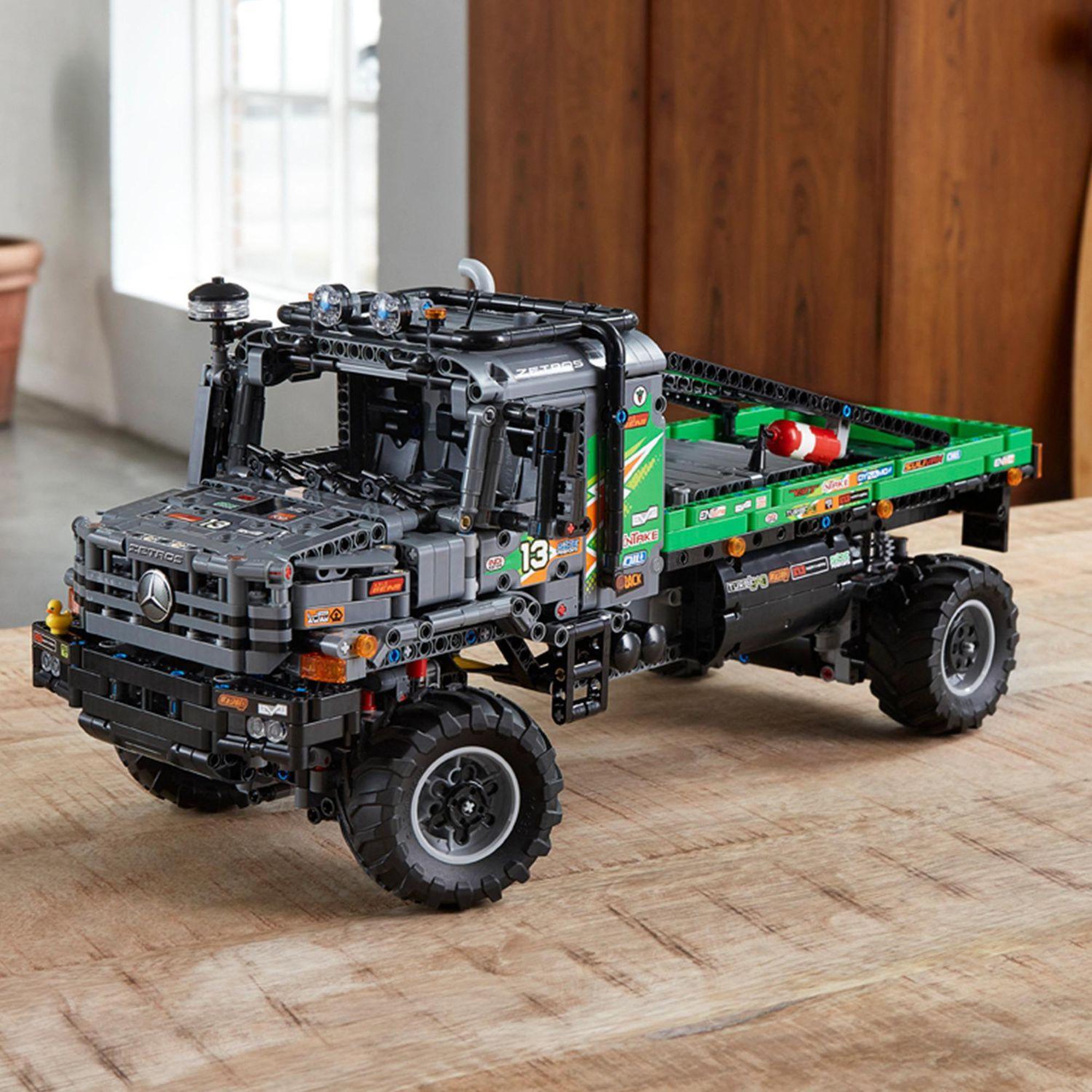 Voir la diapositive 3 : LEGO Technic 42129 Le Camion d&rsquo;essai 4x4 Mercedes-Benz Zetros, Camion Jouet Télécommandé