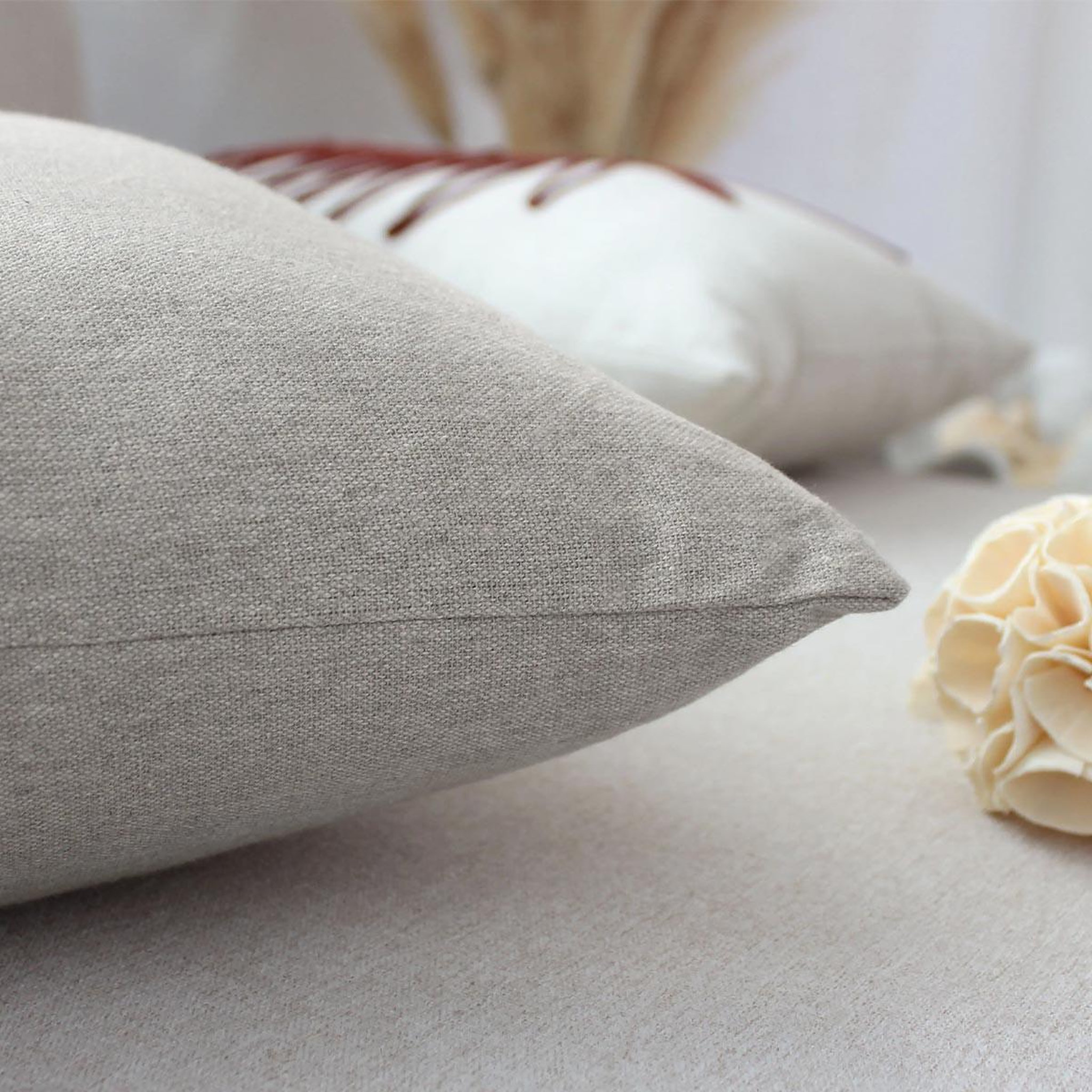 Voir la diapositive 2 : ENJOY HOME Coussin déco uni  cambria  40x40cm lin