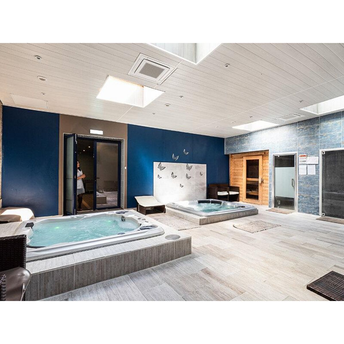 Smartbox Accès privé de 1h20 à l'espace bien-être, gommage de 40 min et massage de 30 min à Amiens - Coffret Cadeau Bien-être