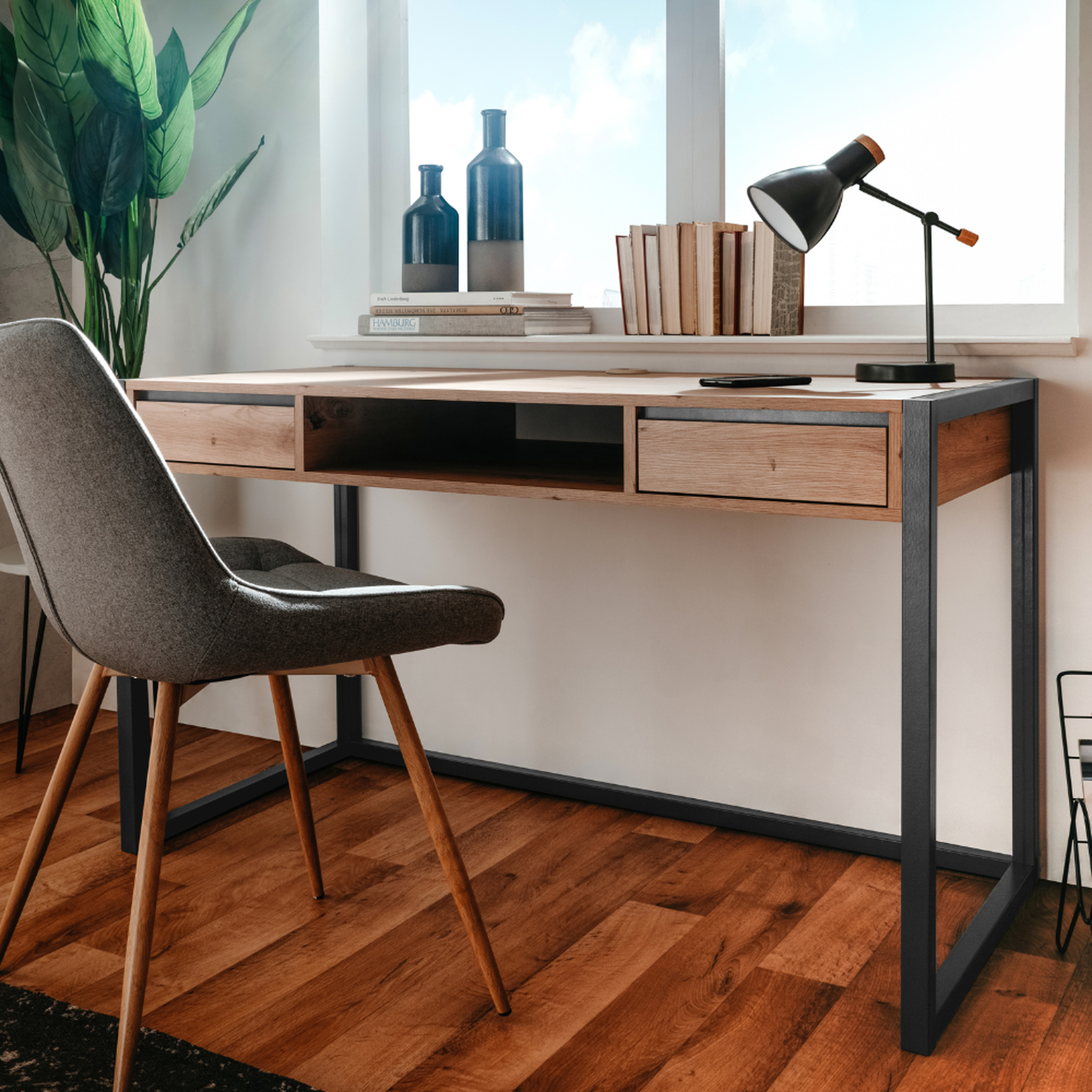 Voir la diapositive 2 : CONCEPT USINE Bureau industriel bois et noir kotor