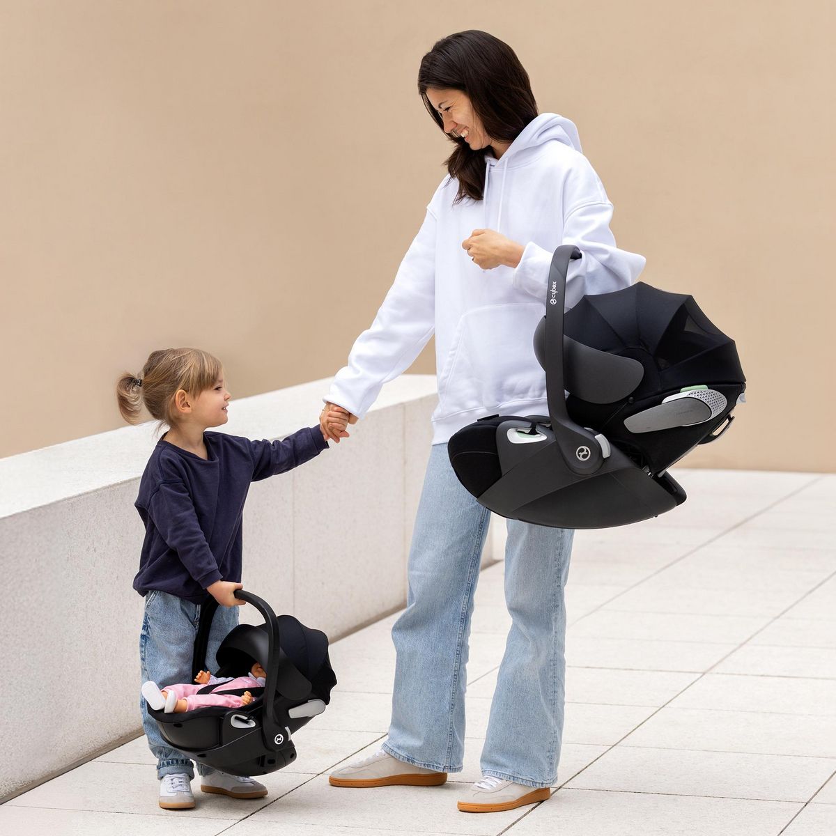 Corolle Porte-Poupon Cybex 2 en 1 noir pour poupon 36 et 42 cm