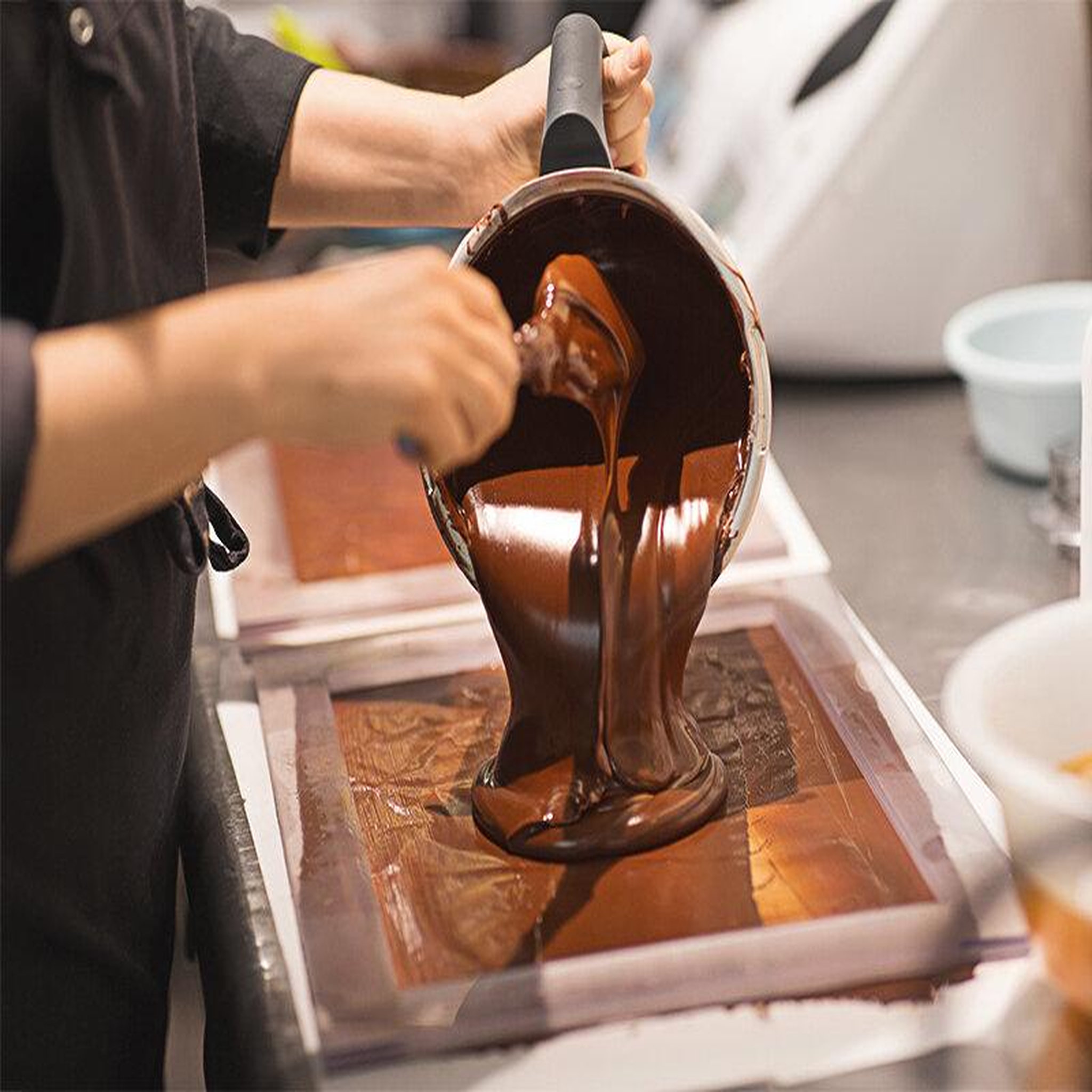 Voir la diapositive 3 : Smartbox Une entrée au musée choco-story avec atelier de création de chocolats pour 2 personnes - coffret cadeau sport & aventure