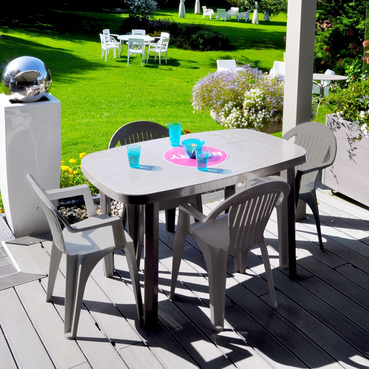 Fauteuil empilable AIDA