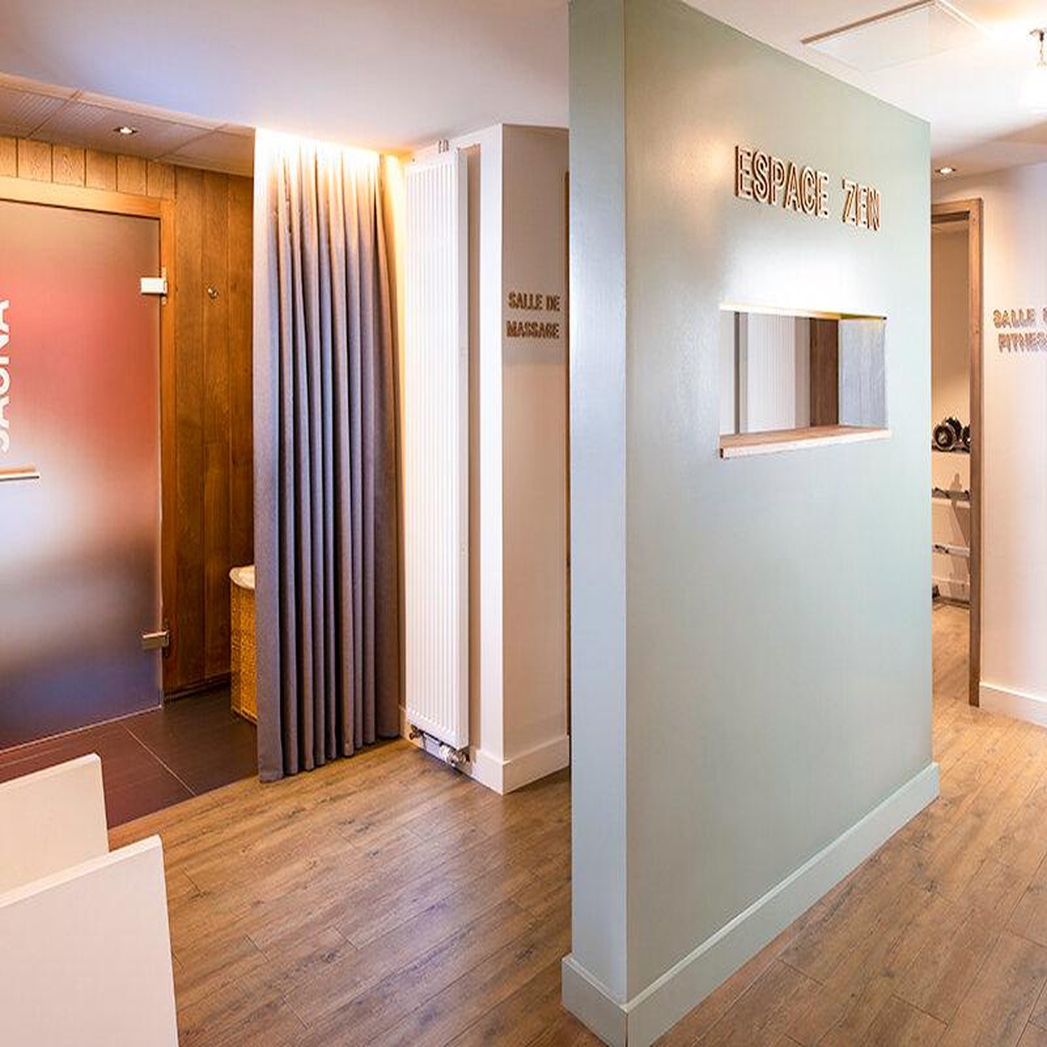 Voir la diapositive 4 : Smartbox 2 jours en hôtel 4* à obernai avec visite de cave, dégustation de vin et accès bien-être - coffret cadeau séjour