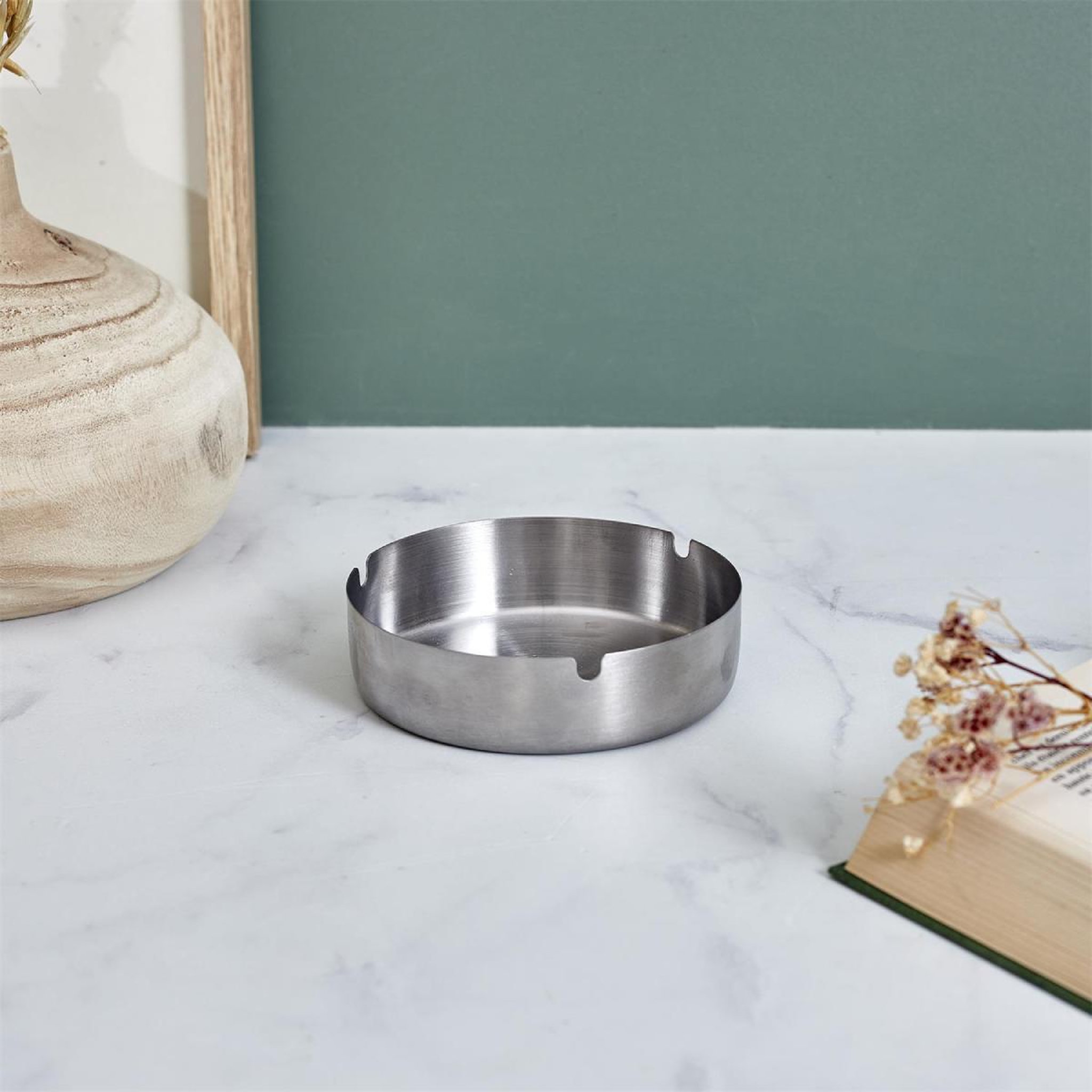 Voir la diapositive 3 : MISTER GADGET Cendrier design rond  métal  12cm argent