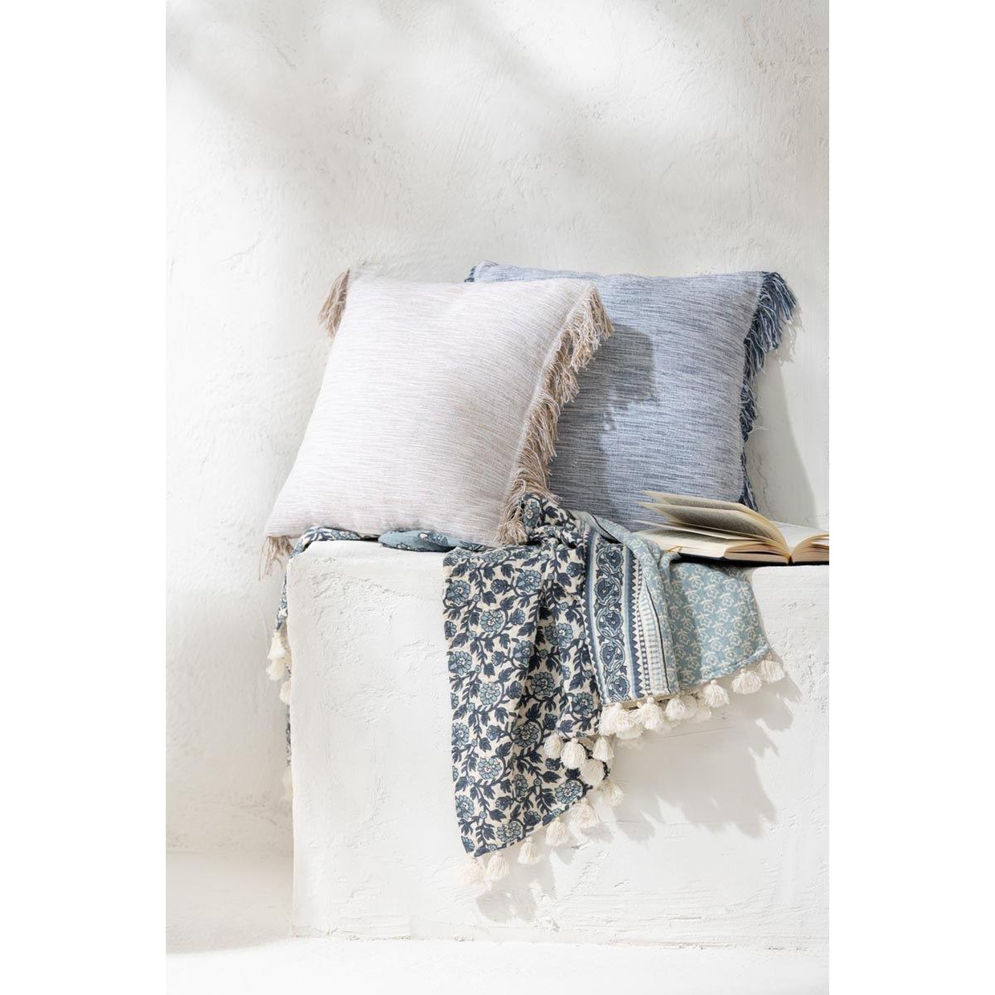 Voir la diapositive 5 : J-LINE Coussin avec franges  santorin  45x45cm blanc & bleu