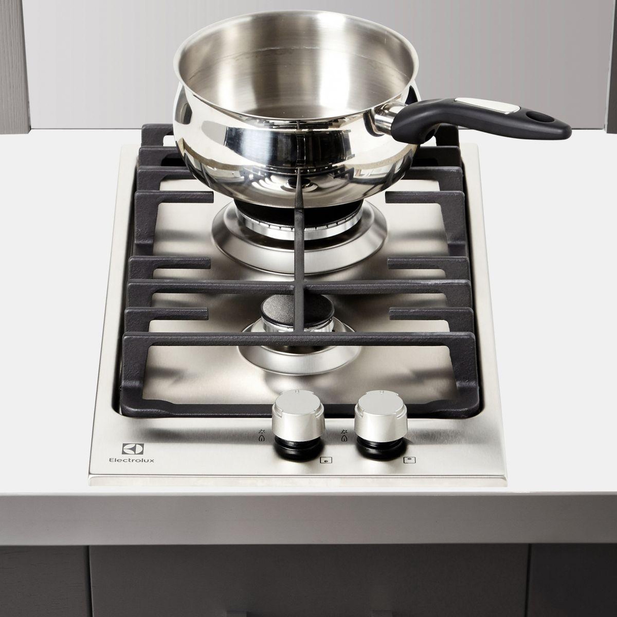 Voir la diapositive 2 : ELECTROLUX Plaque gaz EGG3322NVX