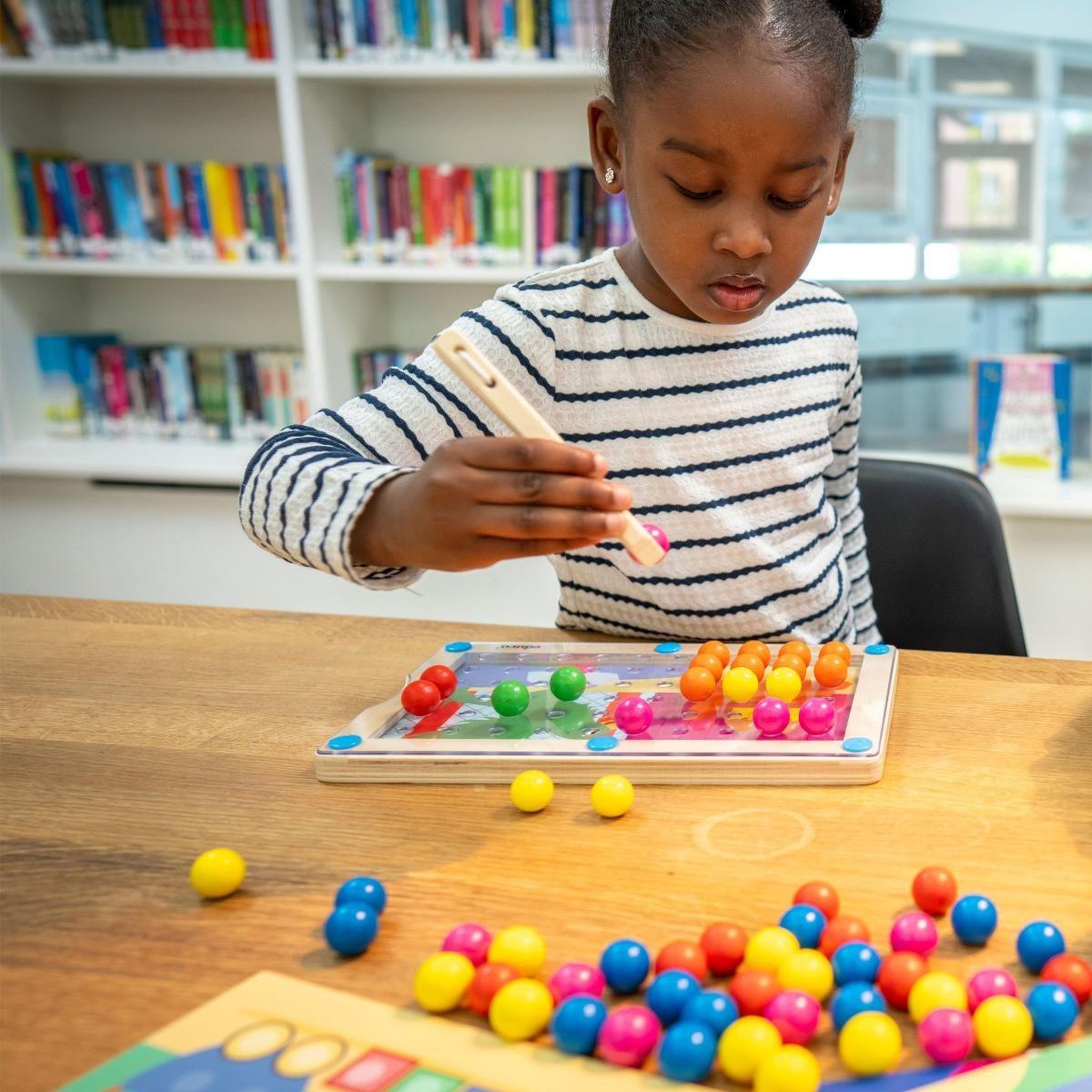 Voir la diapositive 2 : EDUCO Pinces — 4 pièces — jeu éducatif pour la classe