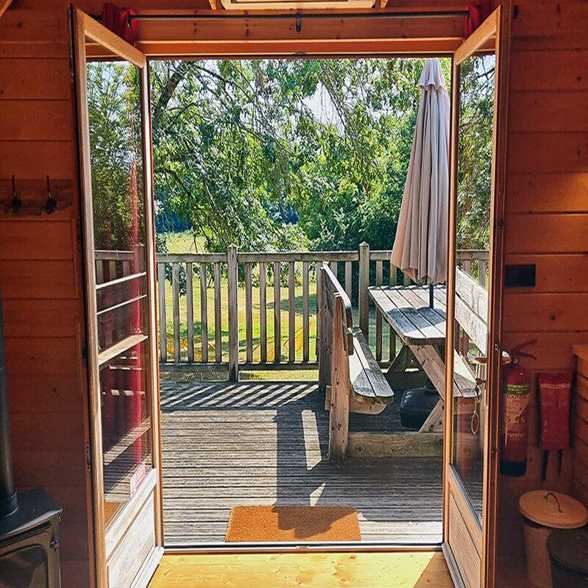 Voir la diapositive 5 : Smartbox 3 jours insolites en cabane avec accès au bain nordique au château près de bordeaux - coffret cadeau séjour