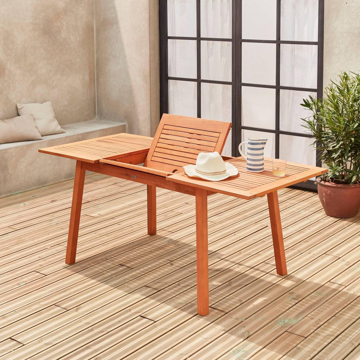 SWEEEK Table de jardin en bois 120-180cm - Almeria - Table rectangulaire avec allonge eucalyptus Intérieur / Extérieur