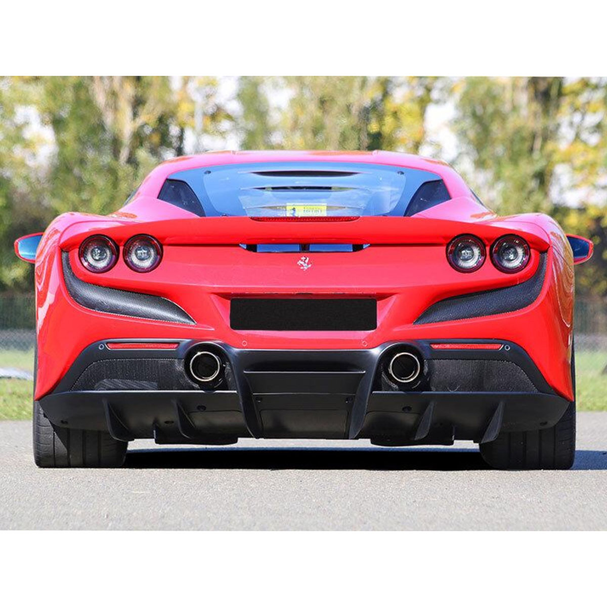 Smartbox Stage de pilotage : 4 tours sur le circuit de Pouilly-en-Auxois en Ferrari F8 Tributo - Coffret Cadeau Sport & Aventure