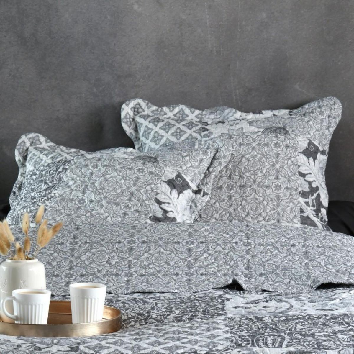 Lovely Casa Couvre lit boutis réversible 240x220 avec 2 taies OTAVIA