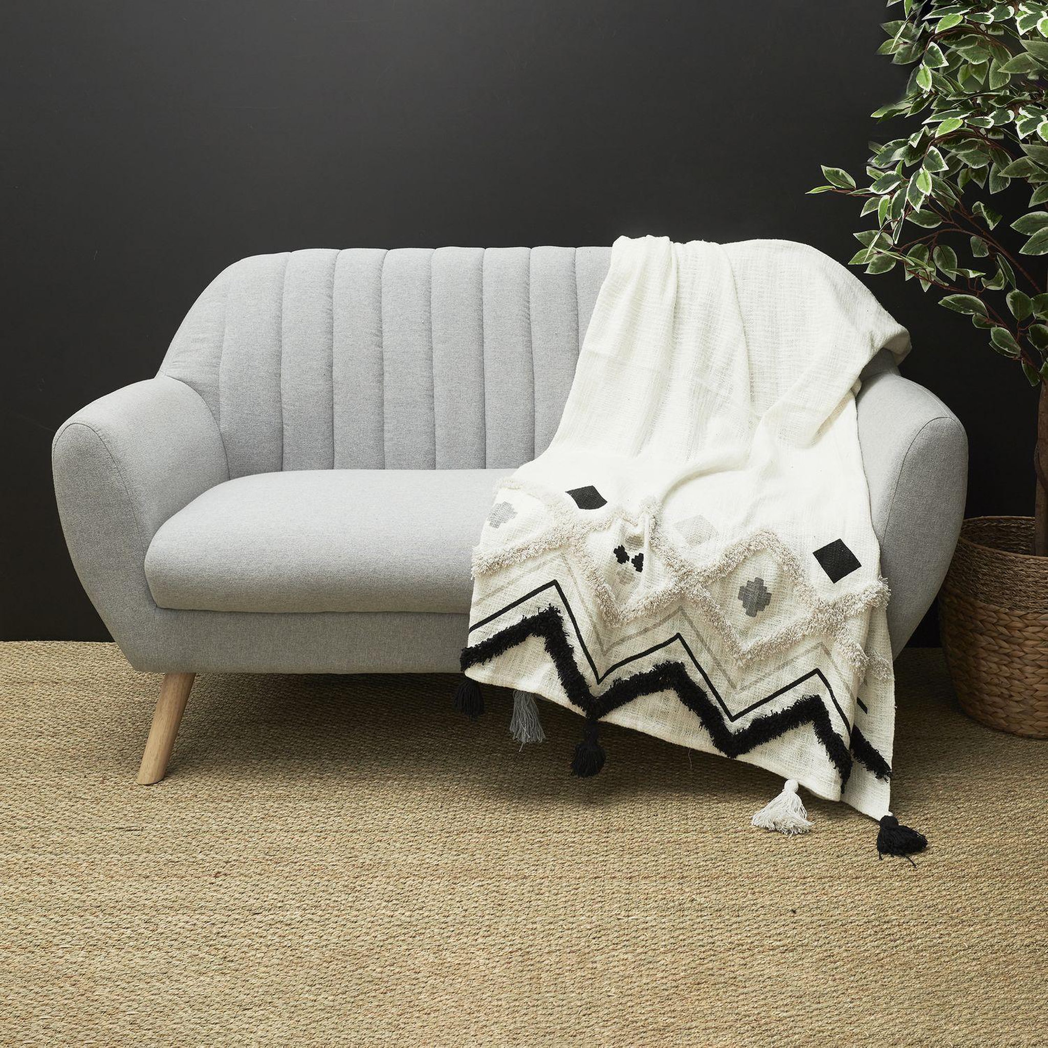 Voir la diapositive 2 : TOILINUX Jeté de canapé ethnique avec pompons - 130 x 170 cm - blanc et noir