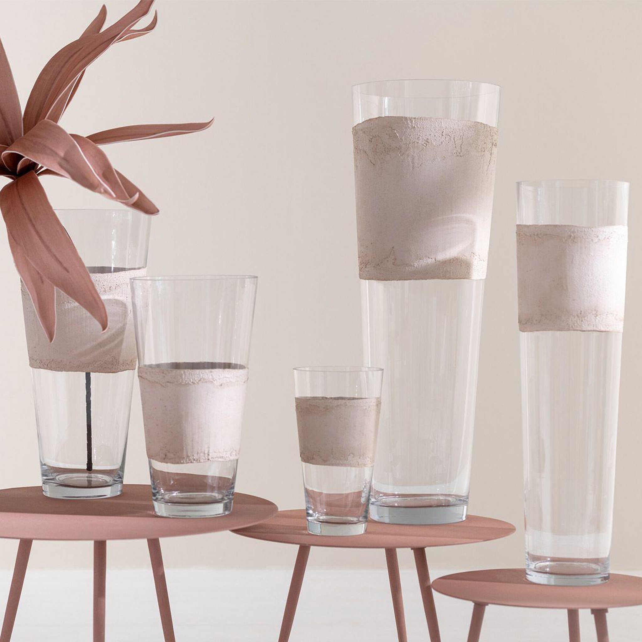 Voir la diapositive 3 : J-LINE Vase déco en verre  delph  35cm transparent & beige
