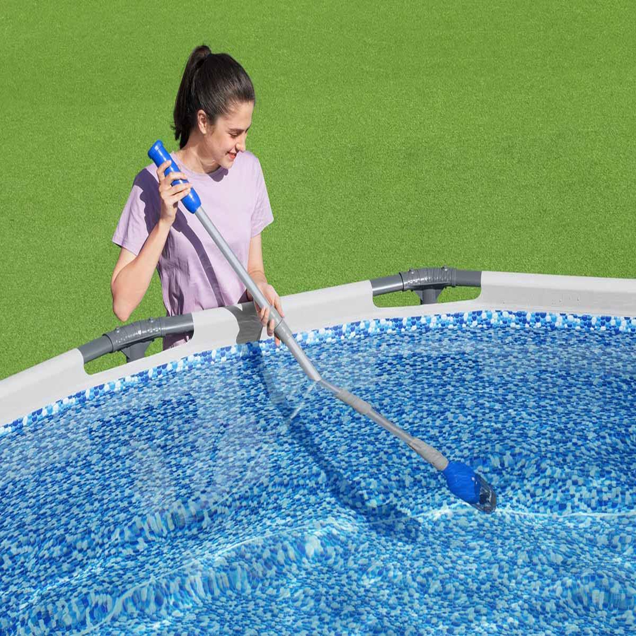 Voir la diapositive 6 : BESTWAY Aspirateur de piscine et spa à batterie Aquatech - Bestway