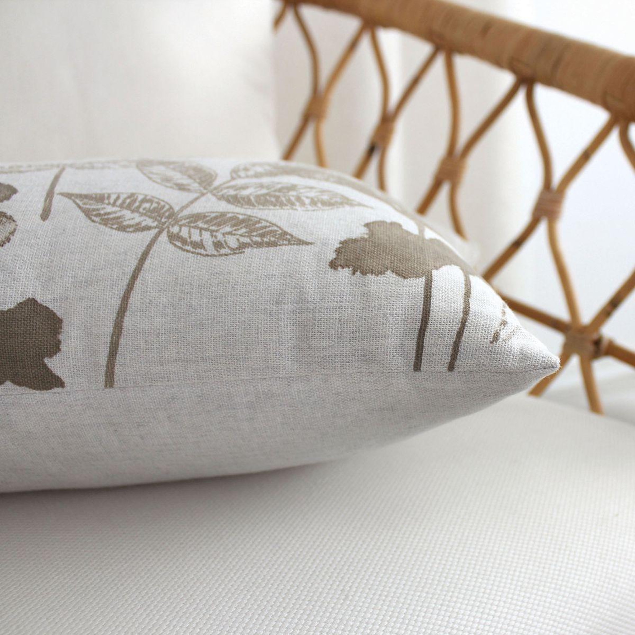 Voir la diapositive 2 : ENJOY HOME Coussin déco à motifs  natura  30x50cm écru