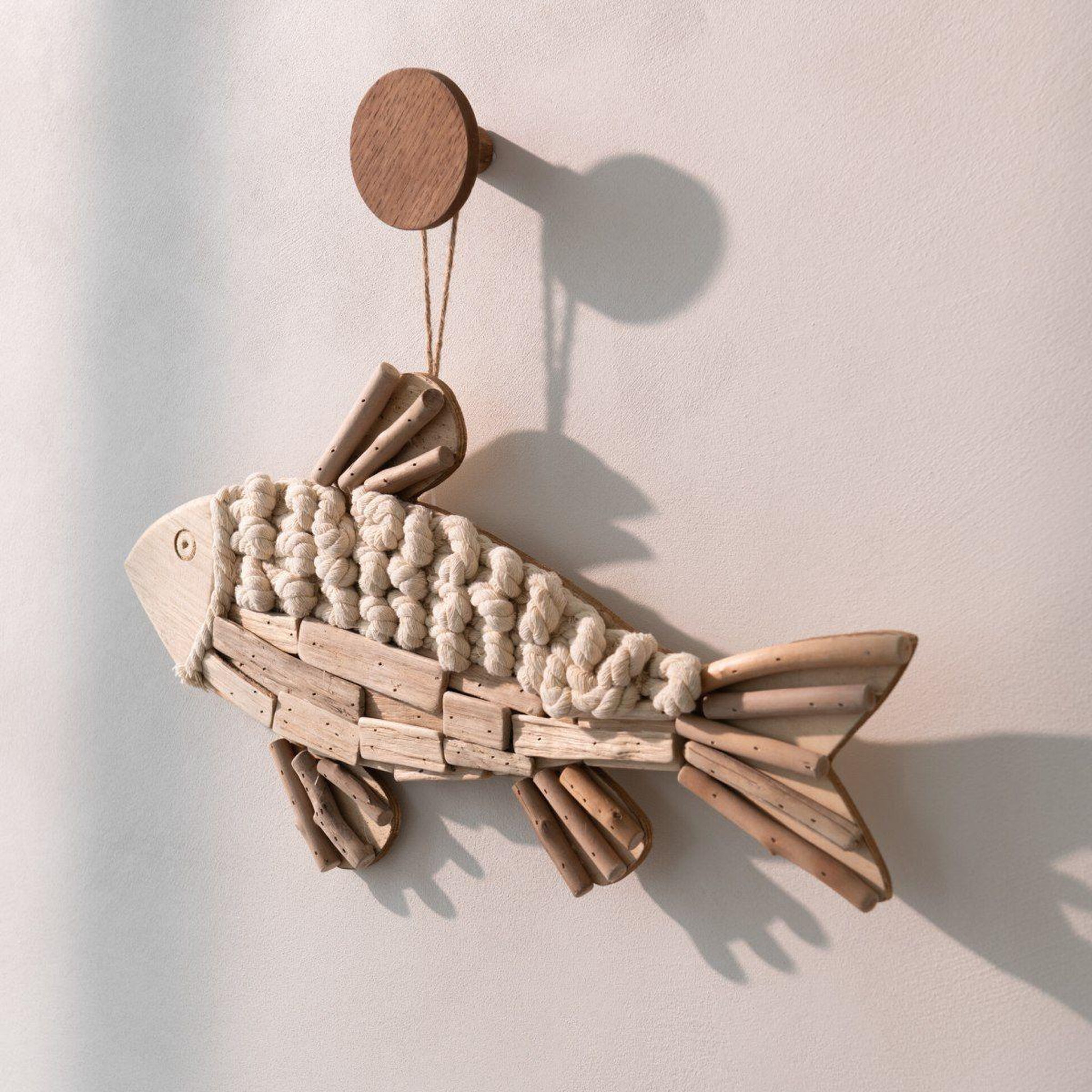 Voir la diapositive 3 : J-LINE Poisson déco à suspendre  bali  52cm naturel