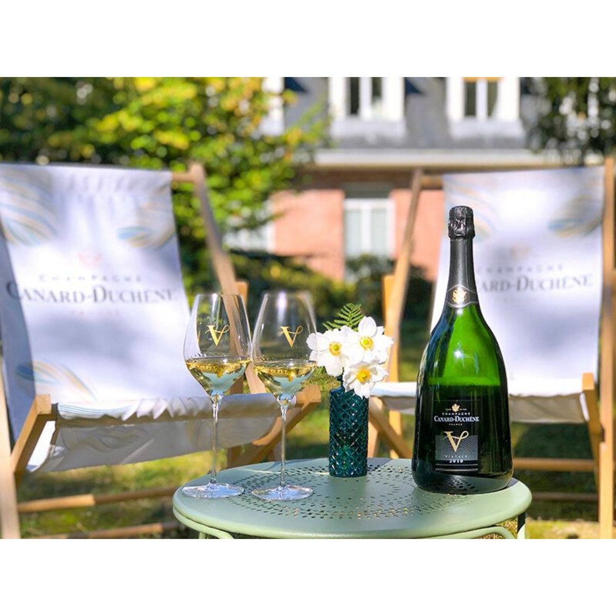 Smartbox Initiation au sabrage, visite de caves et bouteille de champagne près de Reims - Coffret Cadeau Gastronomie