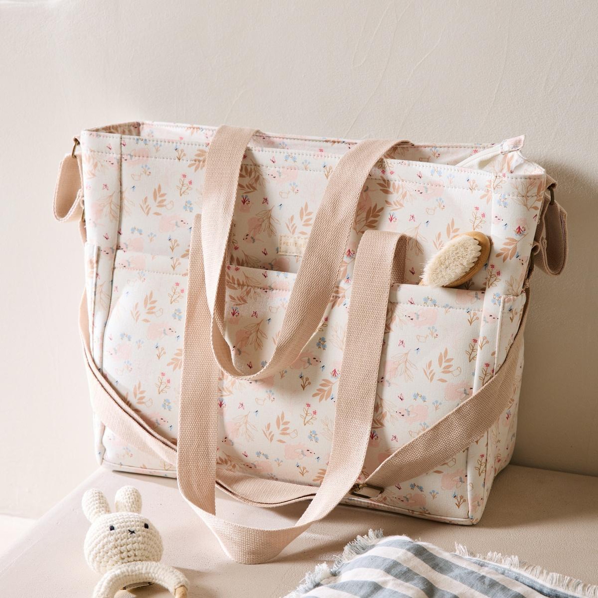 Voir la diapositive 4 : Petit Béguin Sac à langer praline