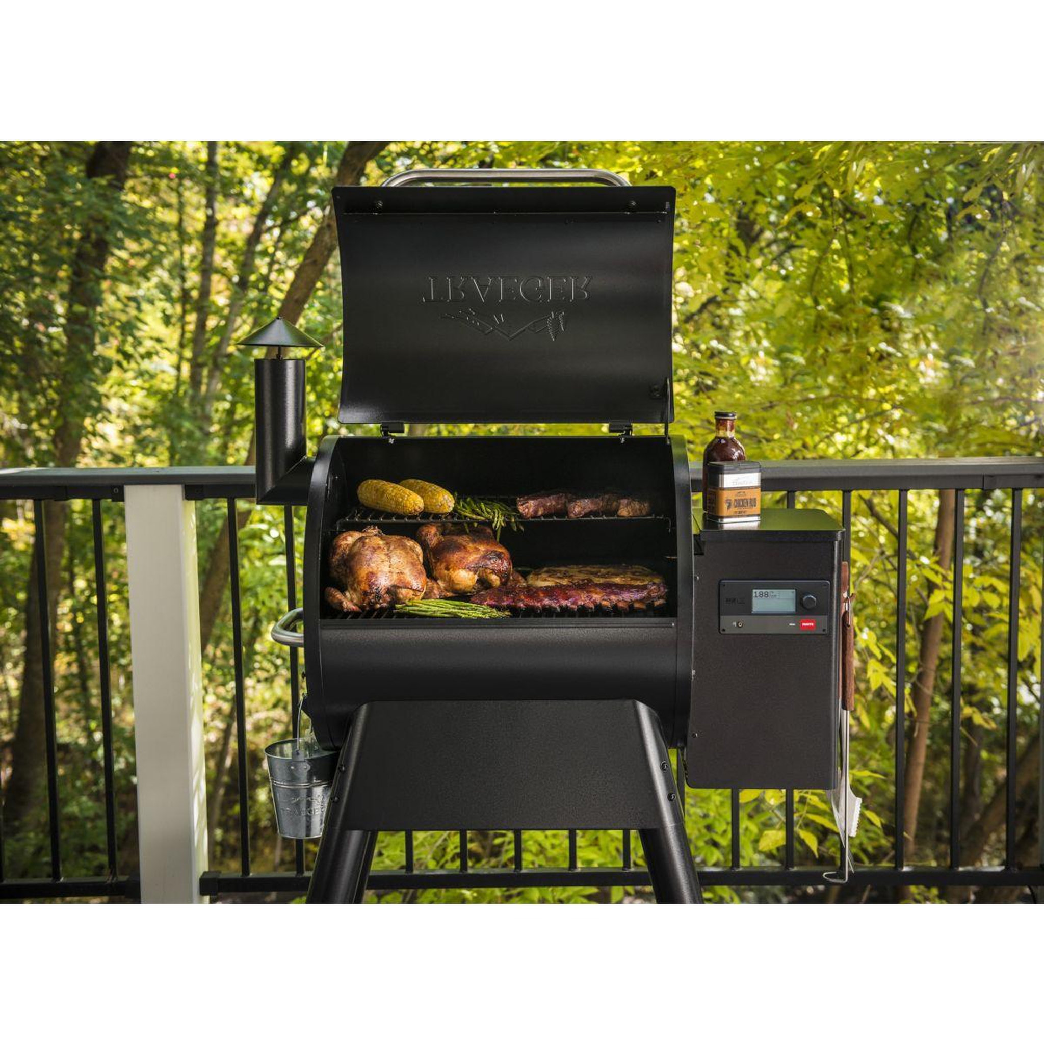 Voir la diapositive 4 : TRAEGER Barbecue pellet Pro 575 noir sur chariot, grille haute 56x18 cm, grille basse 56x48 cm
