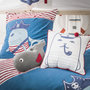 Voir la diapositive 2 : FUTURE HOME Coussin enfant imprimé chat marin en coton 40x40cm CAPTAIN
