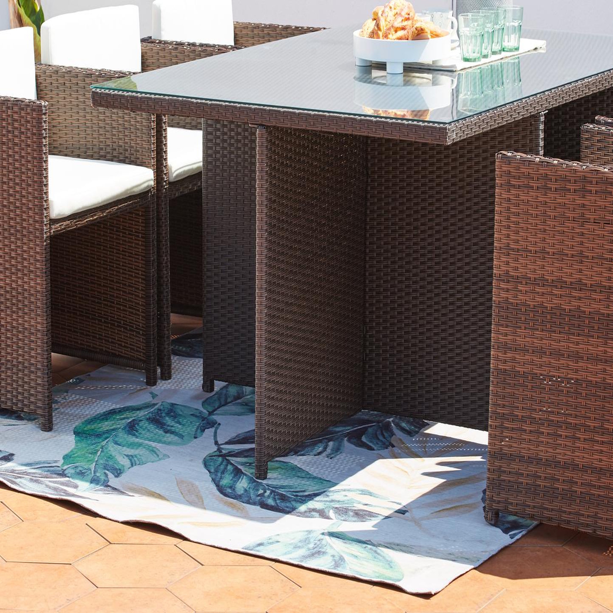 Voir la diapositive 4 : CONCEPT USINE Table et chaises 10 places encastrables résine marron-blanc MIAMI