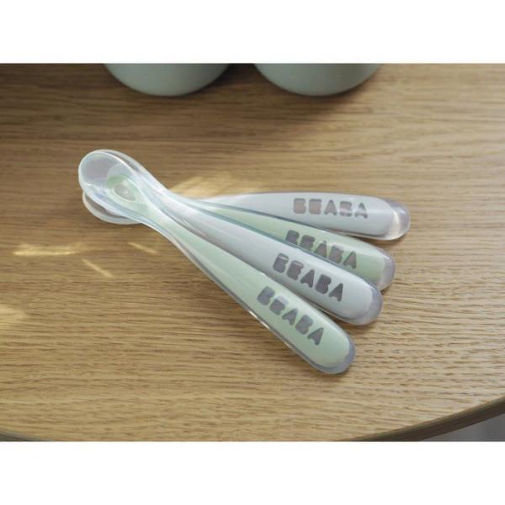 Voir la diapositive 5 : MARKET24 Lot de 4 cuilleres 1er âge silicone gris velours/vert sauge