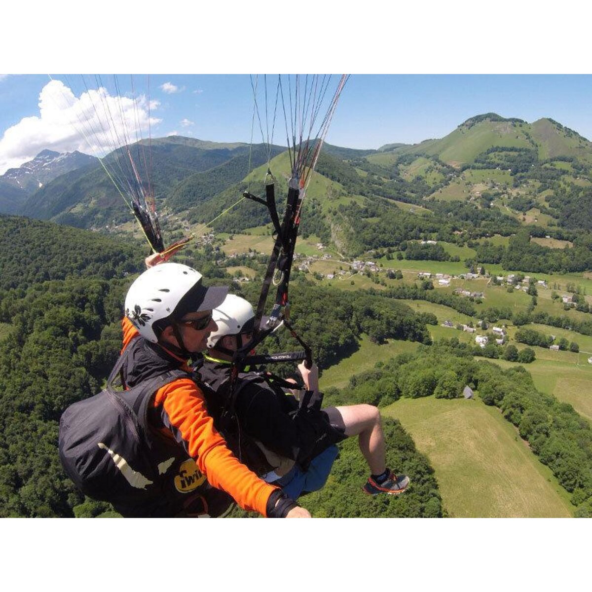 Smartbox Vol parapente en tandem de 15 min près de Lourdes - Coffret Cadeau Sport & Aventure