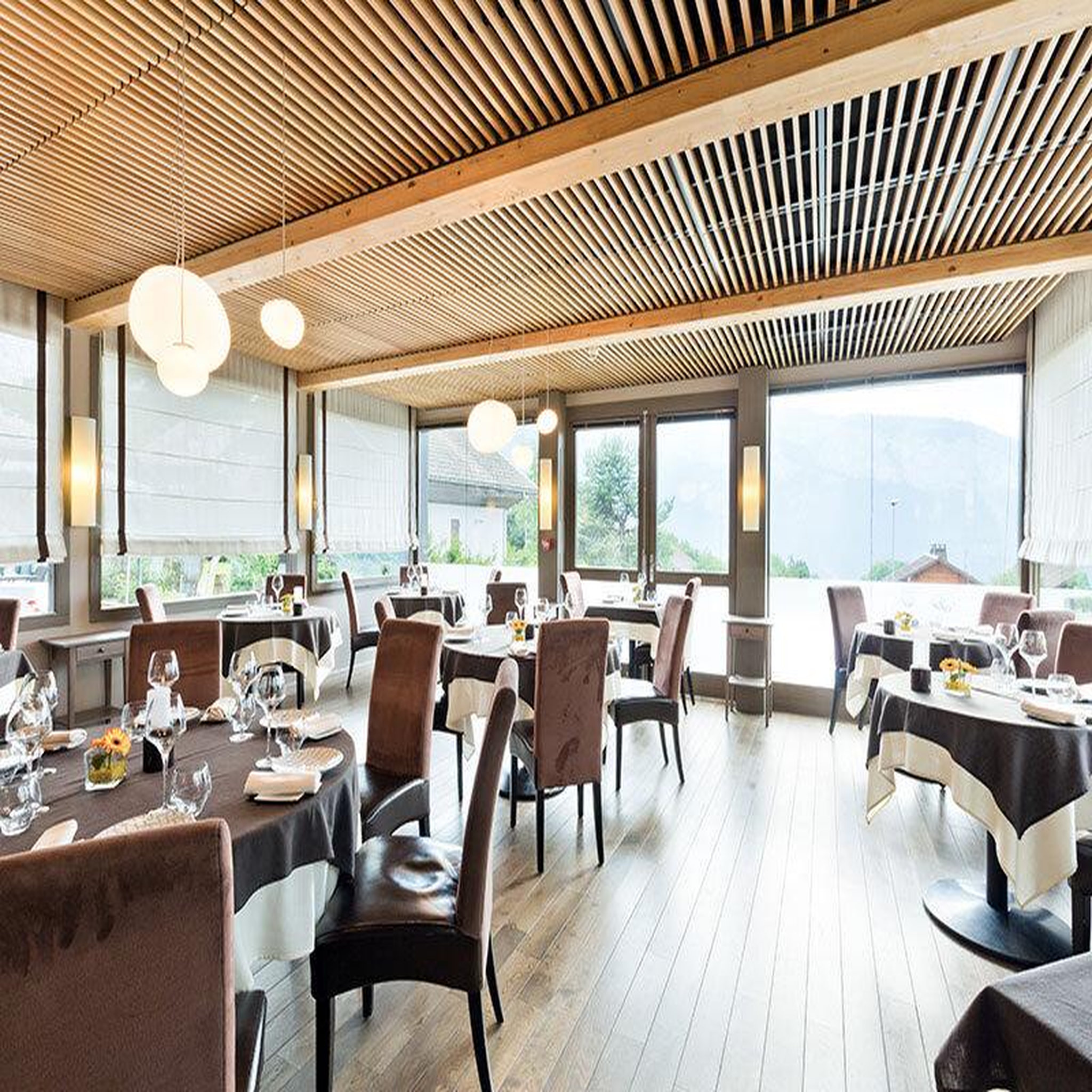 Voir la diapositive 3 : Smartbox Escapade gourmet romantique : 2 jours avec dîner et mignardises dans les alpes en hôtel 4* - coffret cadeau séjour